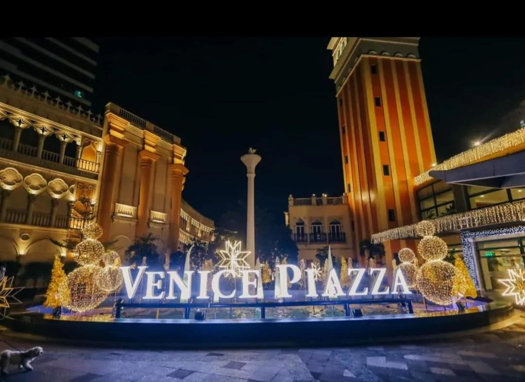 Cozy Corner Haven near Venice Grand Canal Mall