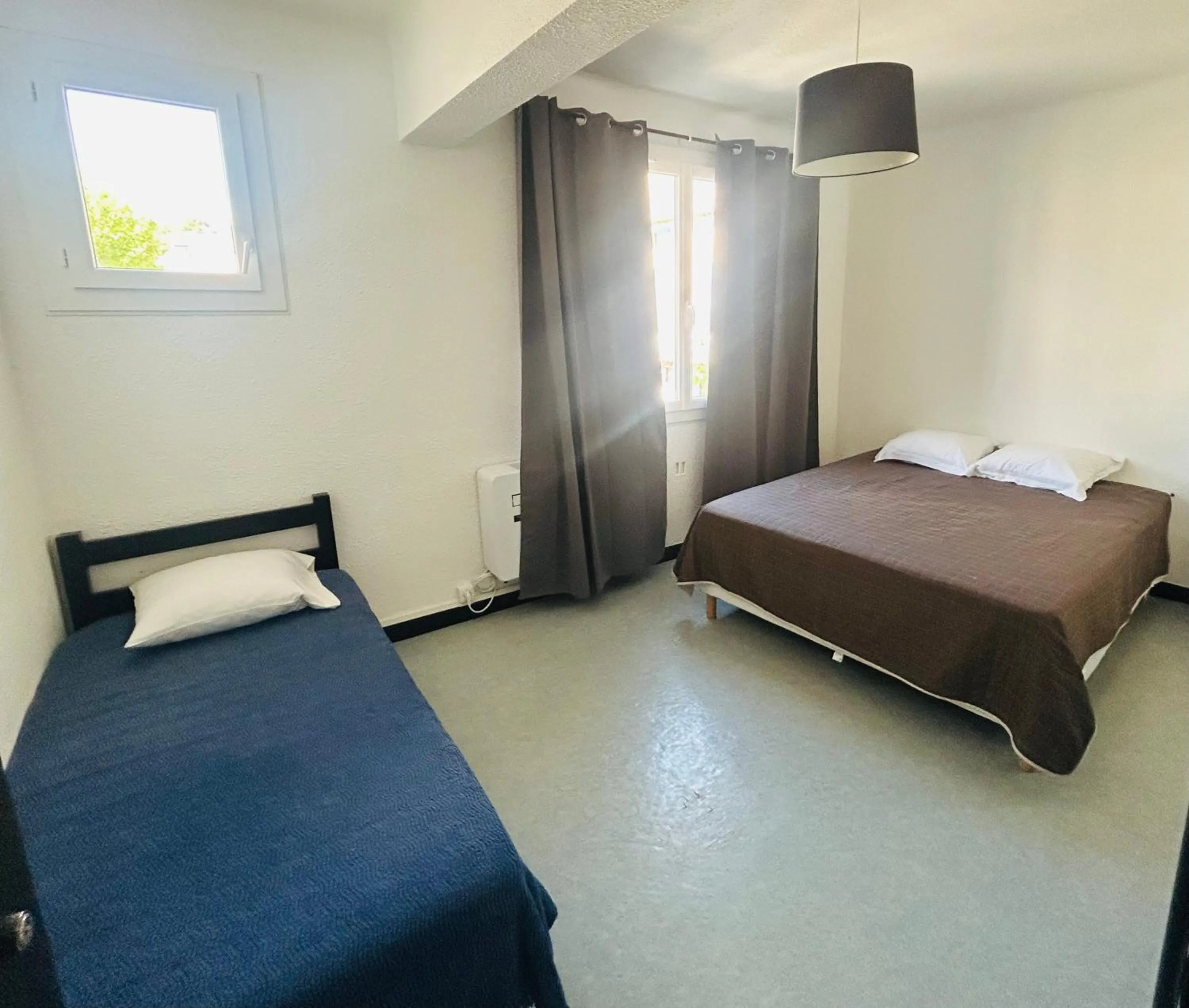 Bed in Hôtel L'Acropole