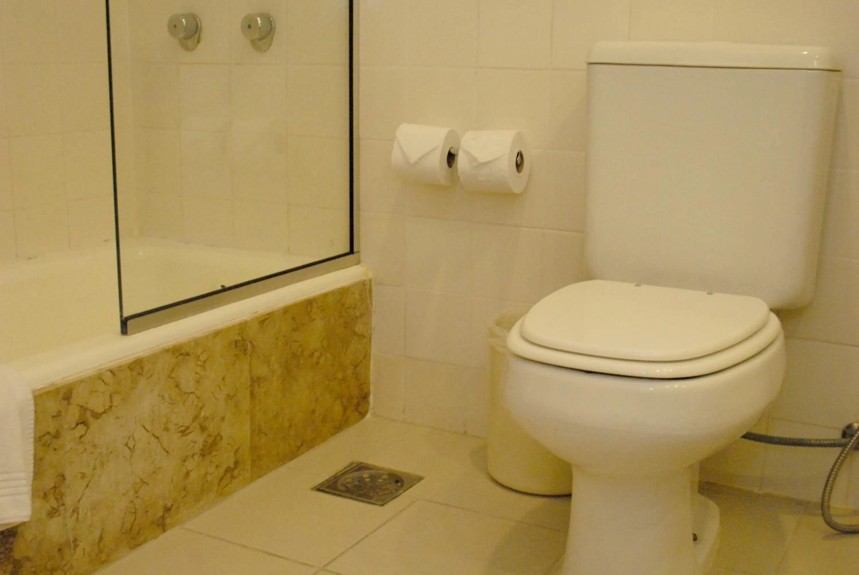 Bathroom in Hotel Rio Lancaster