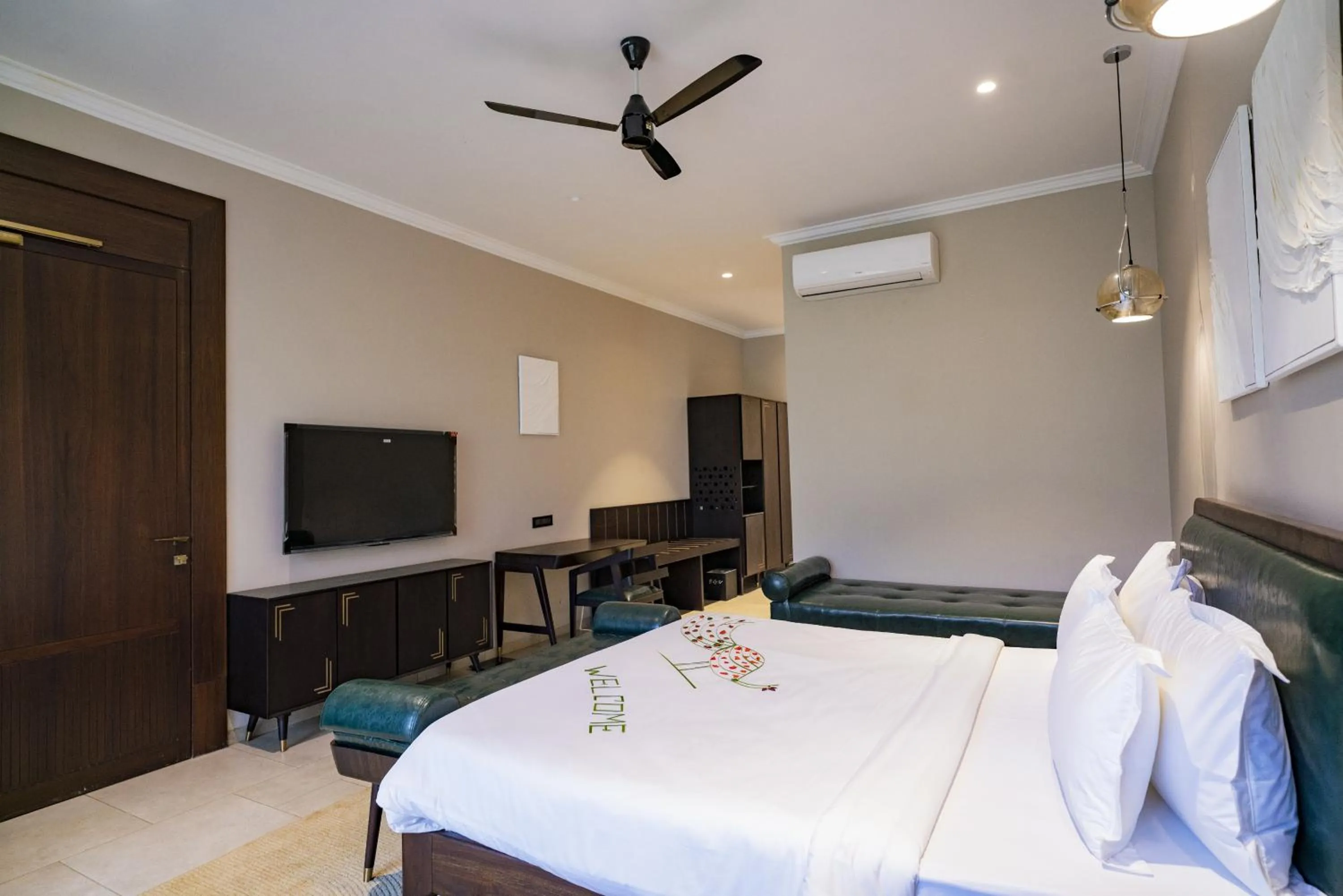 Bed in Maira Resort and Convention Centre