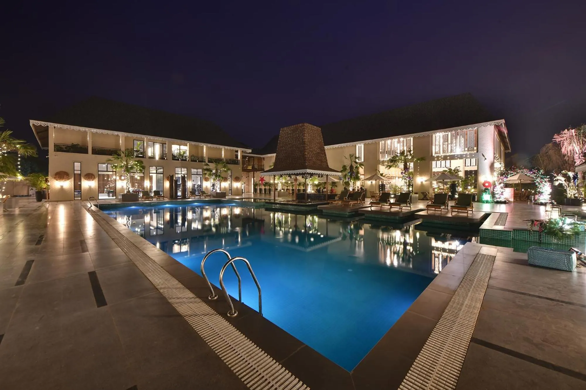Swimming pool in Maira Resort and Convention Centre