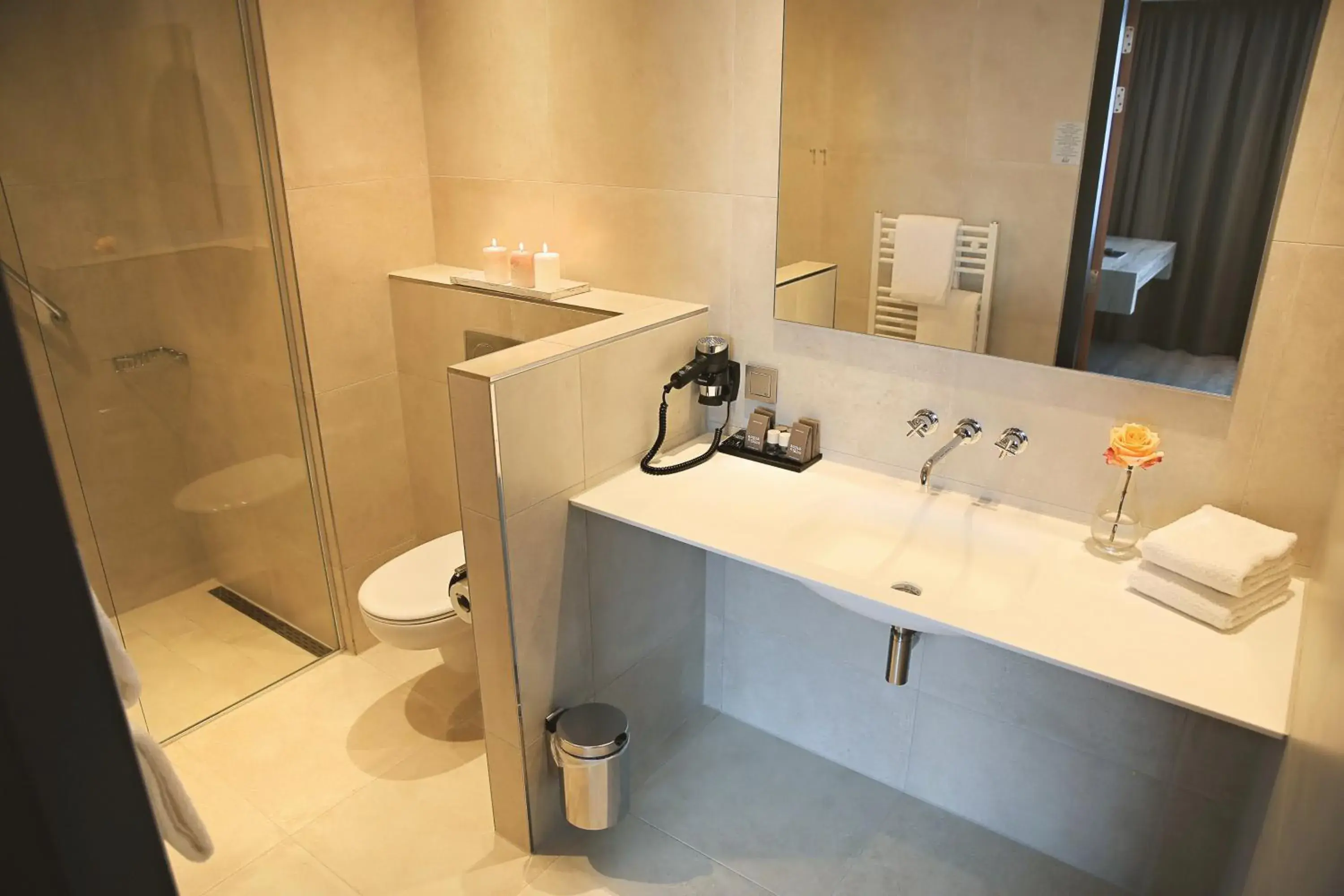 Bathroom in Van der Valk Hotel Akersloot / A9 ALKMAAR Bathroom in Van der Valk Hotel Akersloot / A9 ALKMAAR