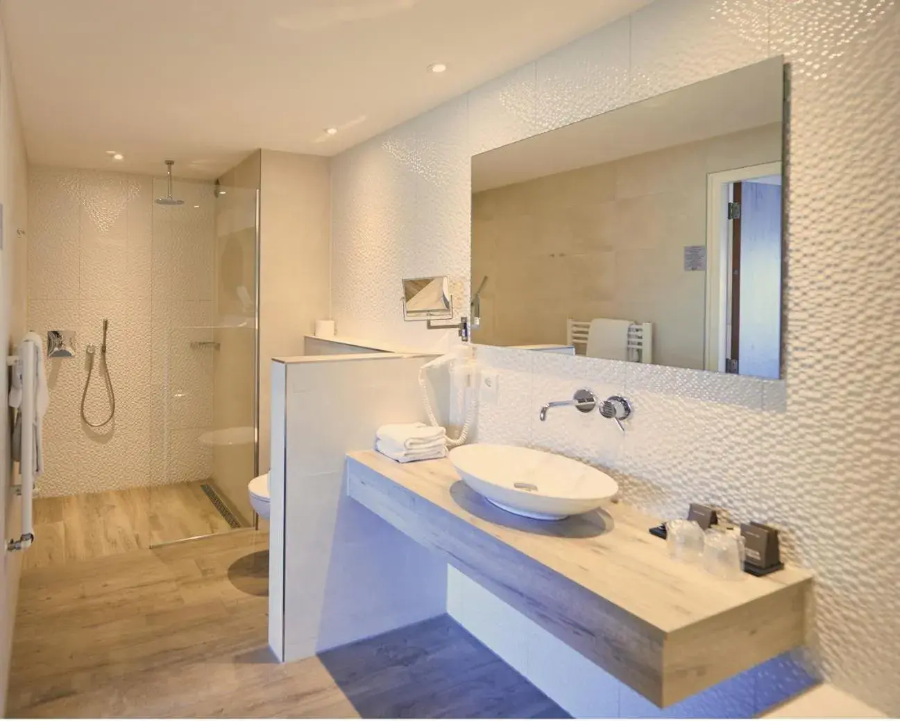 Bathroom in Van der Valk Hotel Akersloot / A9 ALKMAAR Bathroom in Van der Valk Hotel Akersloot / A9 ALKMAAR