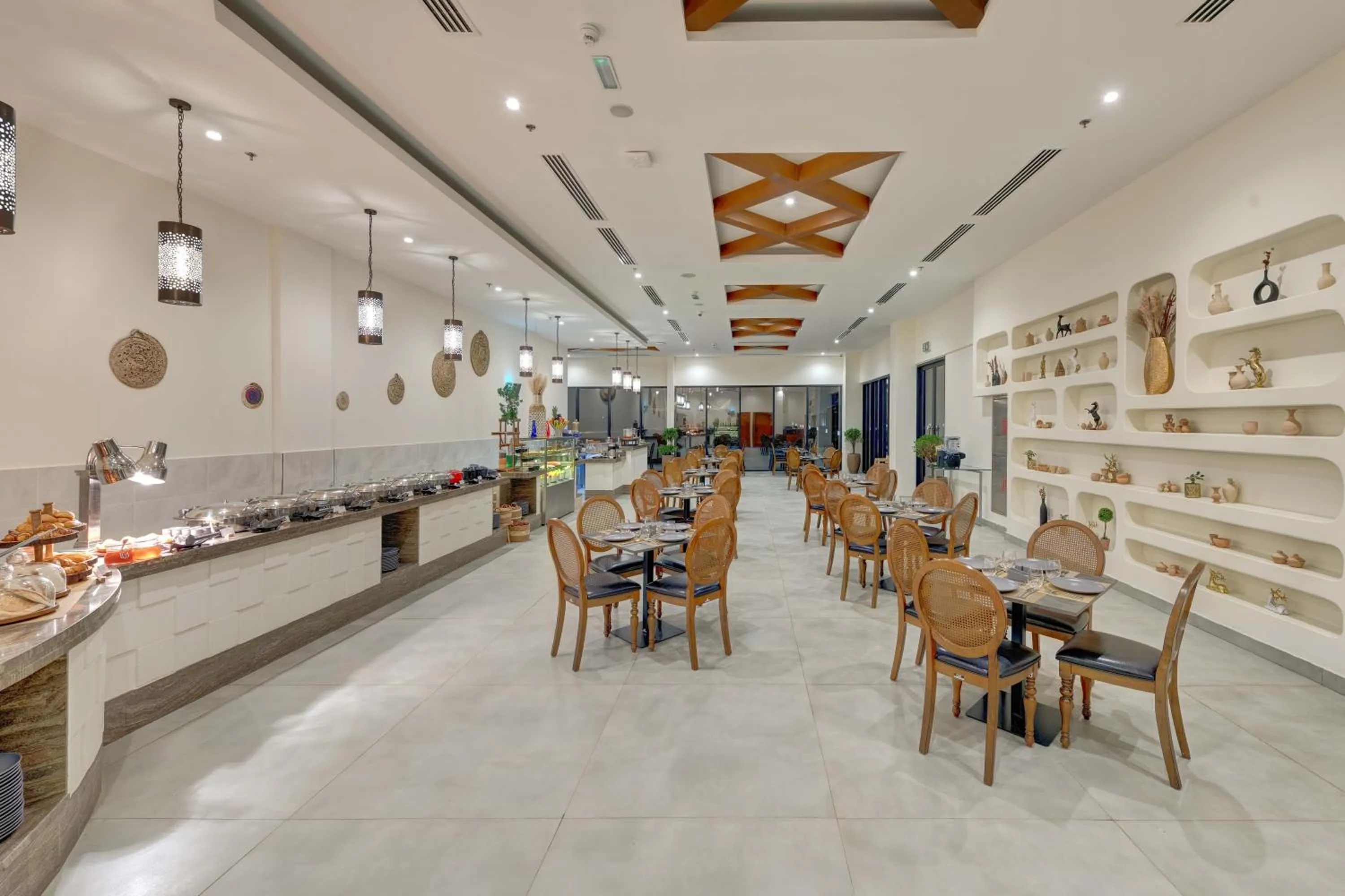 Restaurant/places to eat in Western Hotel Liwa