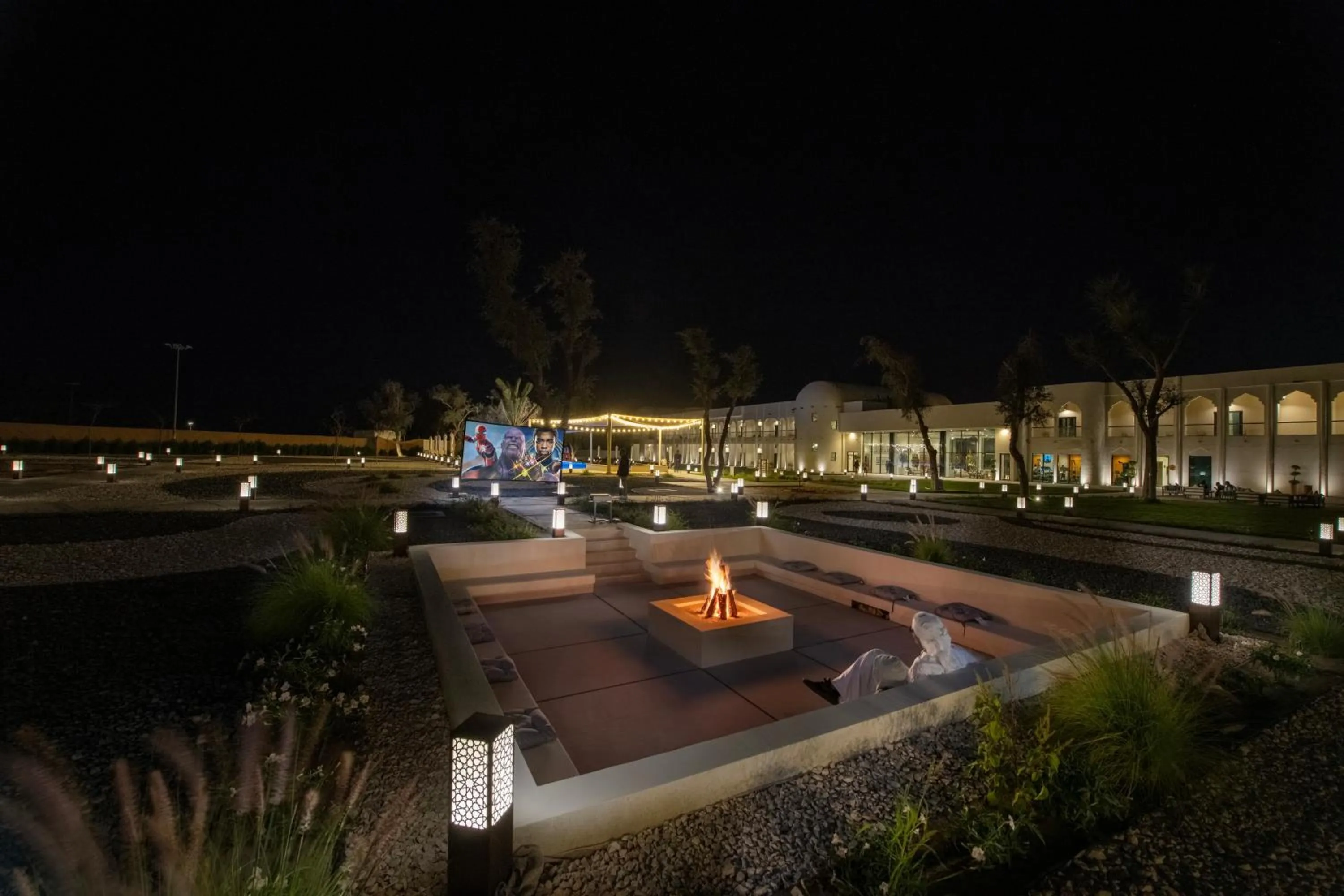 Night in Western Hotel Liwa