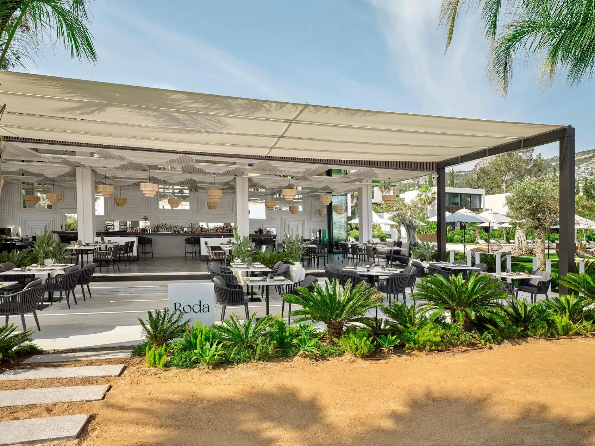 Restaurant/places to eat in Caja by Maxx Royal