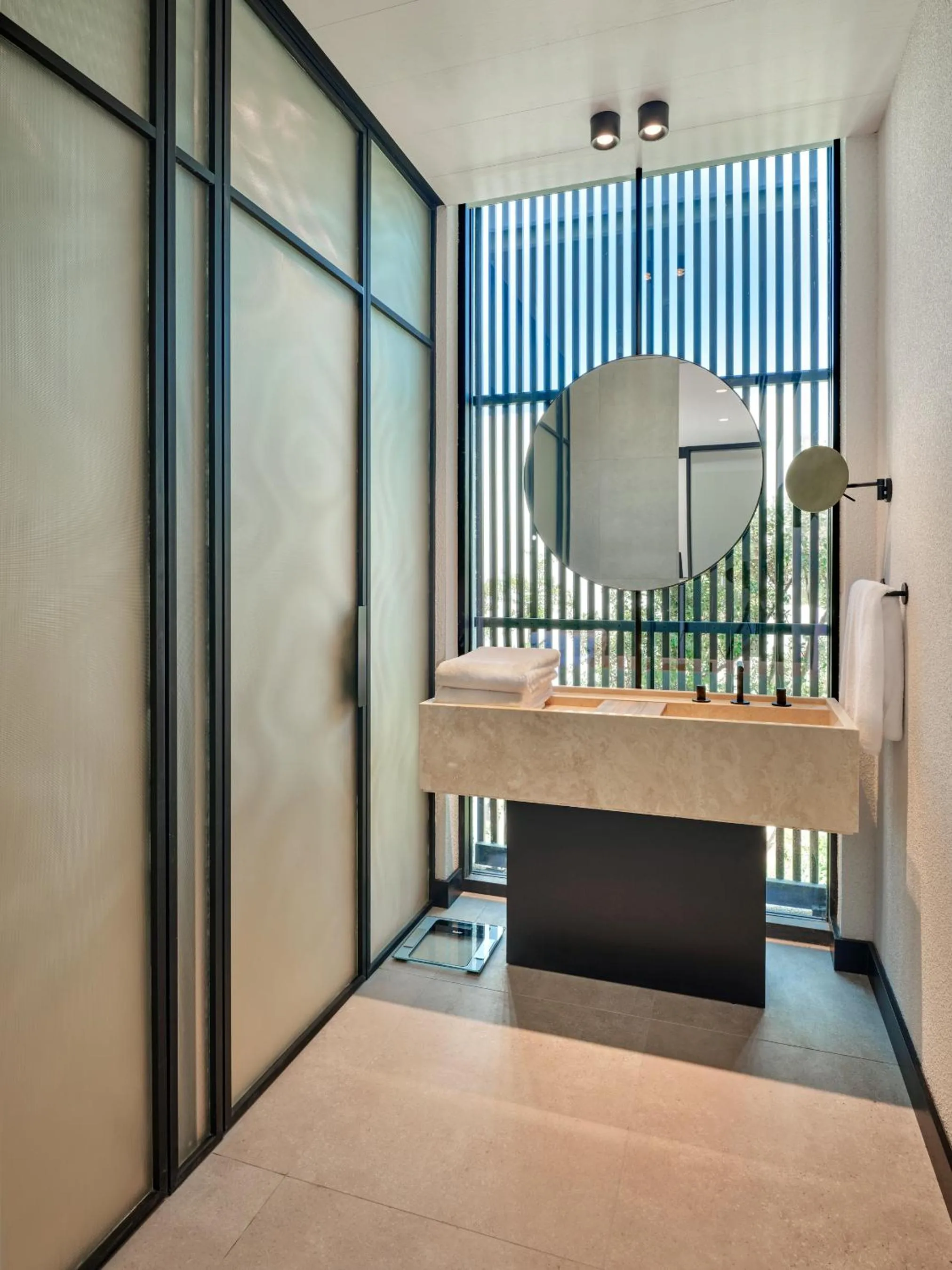 Toilet in Caja by Maxx Royal