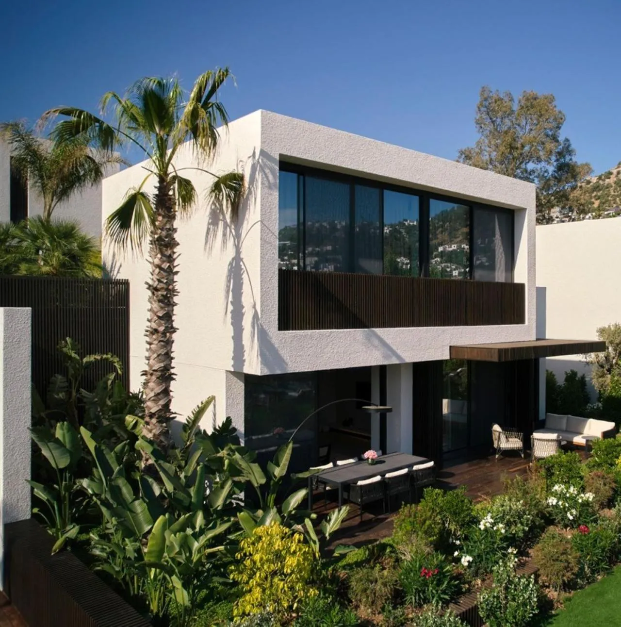 Property building in Caja by Maxx Royal