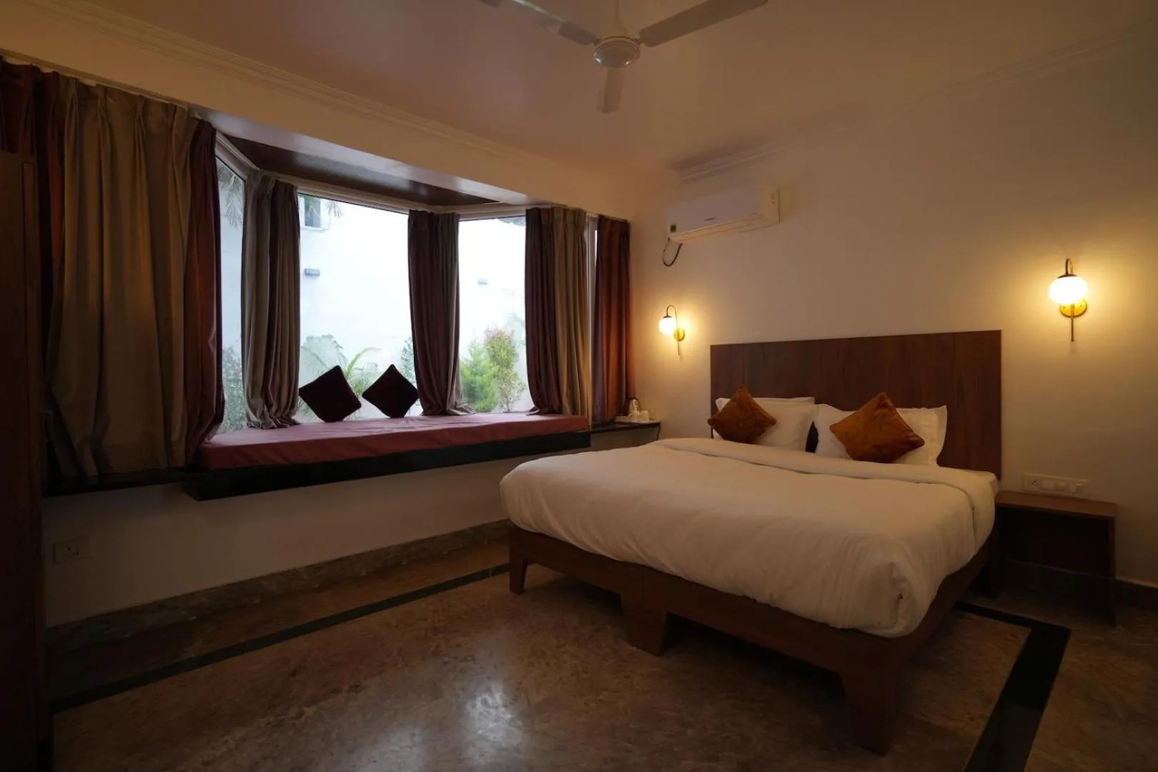 BHOPAL LAKE STAYS