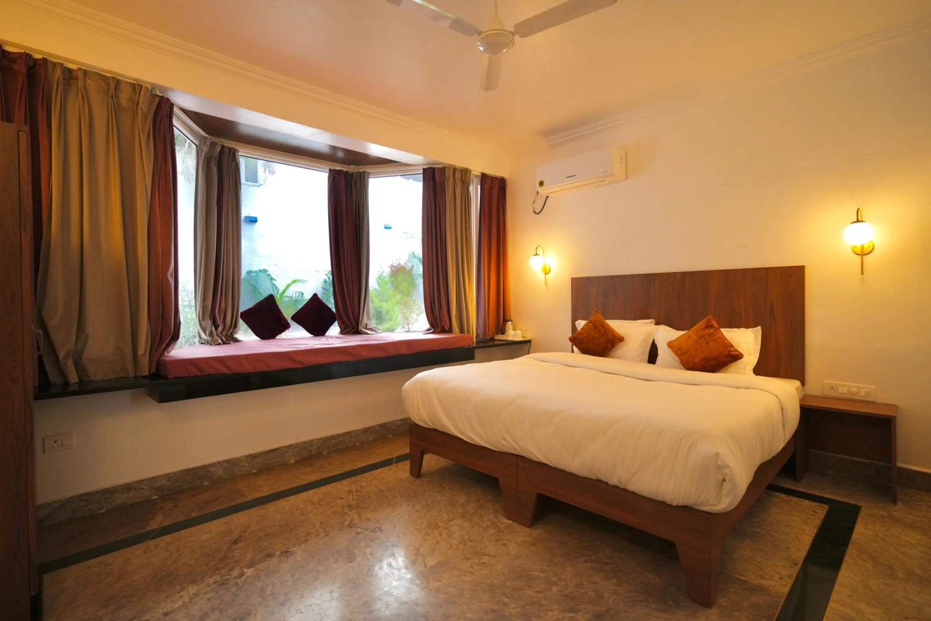 Classic Triple Room - single occupancy in BHOPAL LAKE STAYS