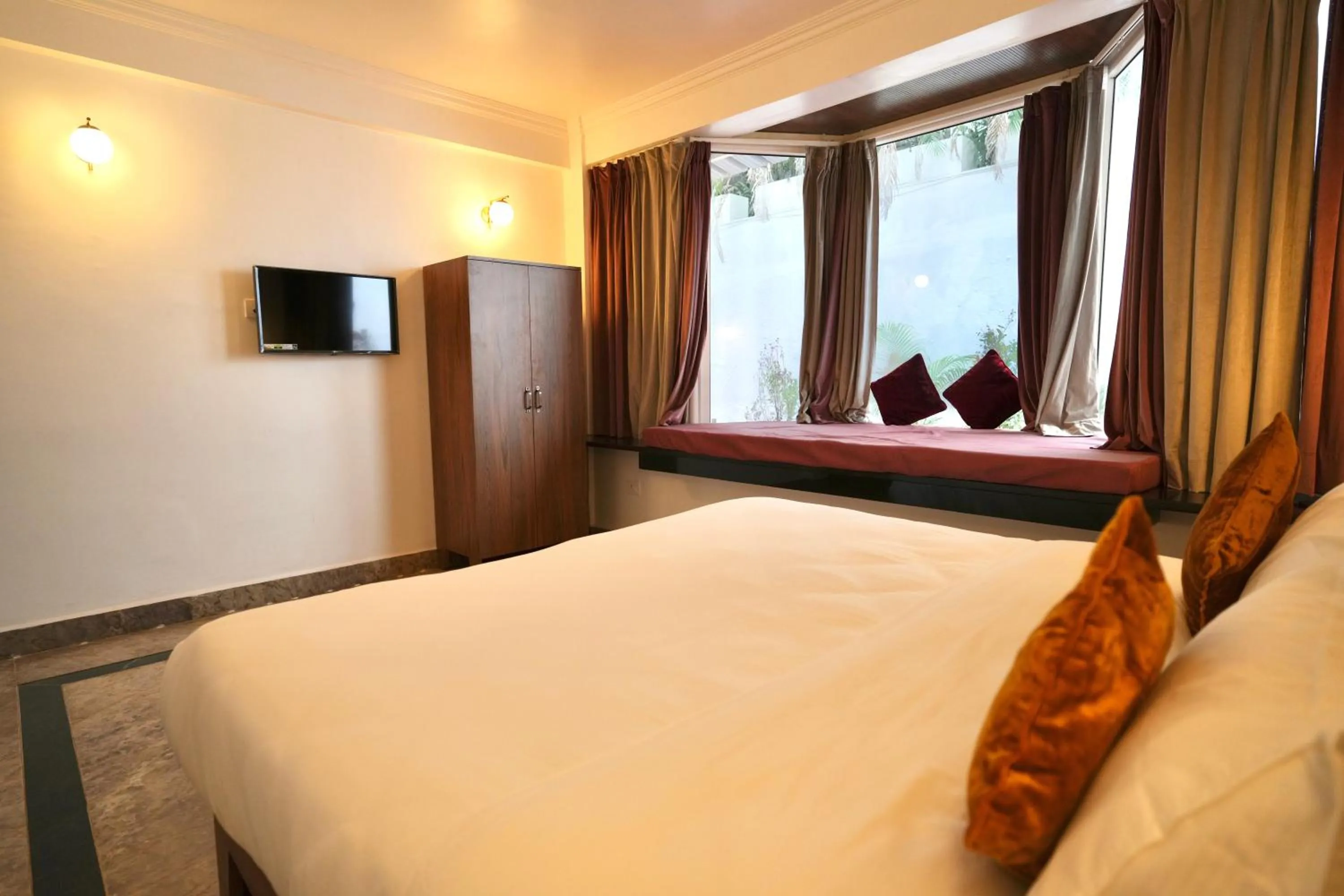 Classic Triple Room - single occupancy in BHOPAL LAKE STAYS