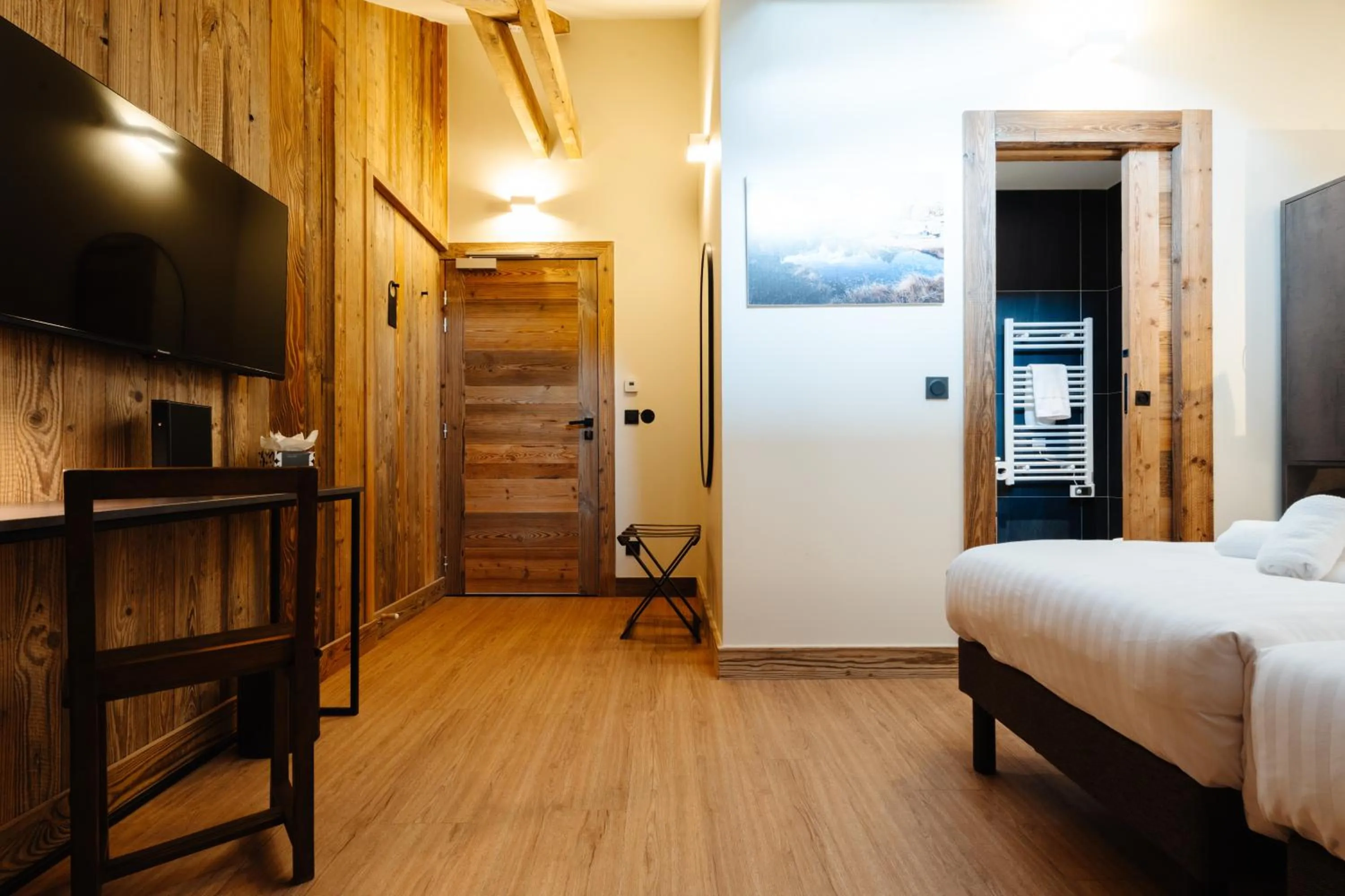 Photo of the whole room, Bed in Hostellerie du Petit Saint Bernard