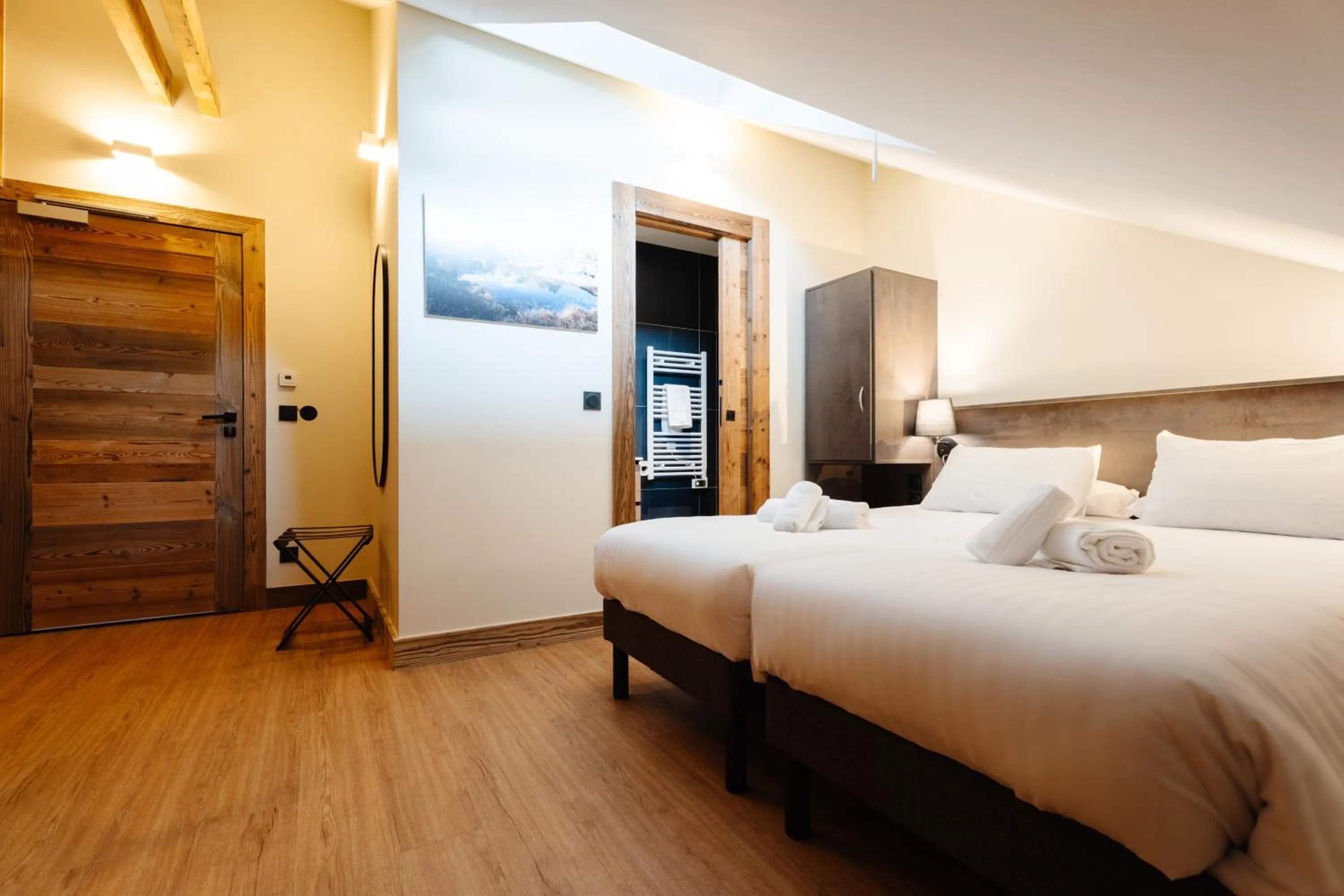 Photo of the whole room, Bed in Hostellerie du Petit Saint Bernard