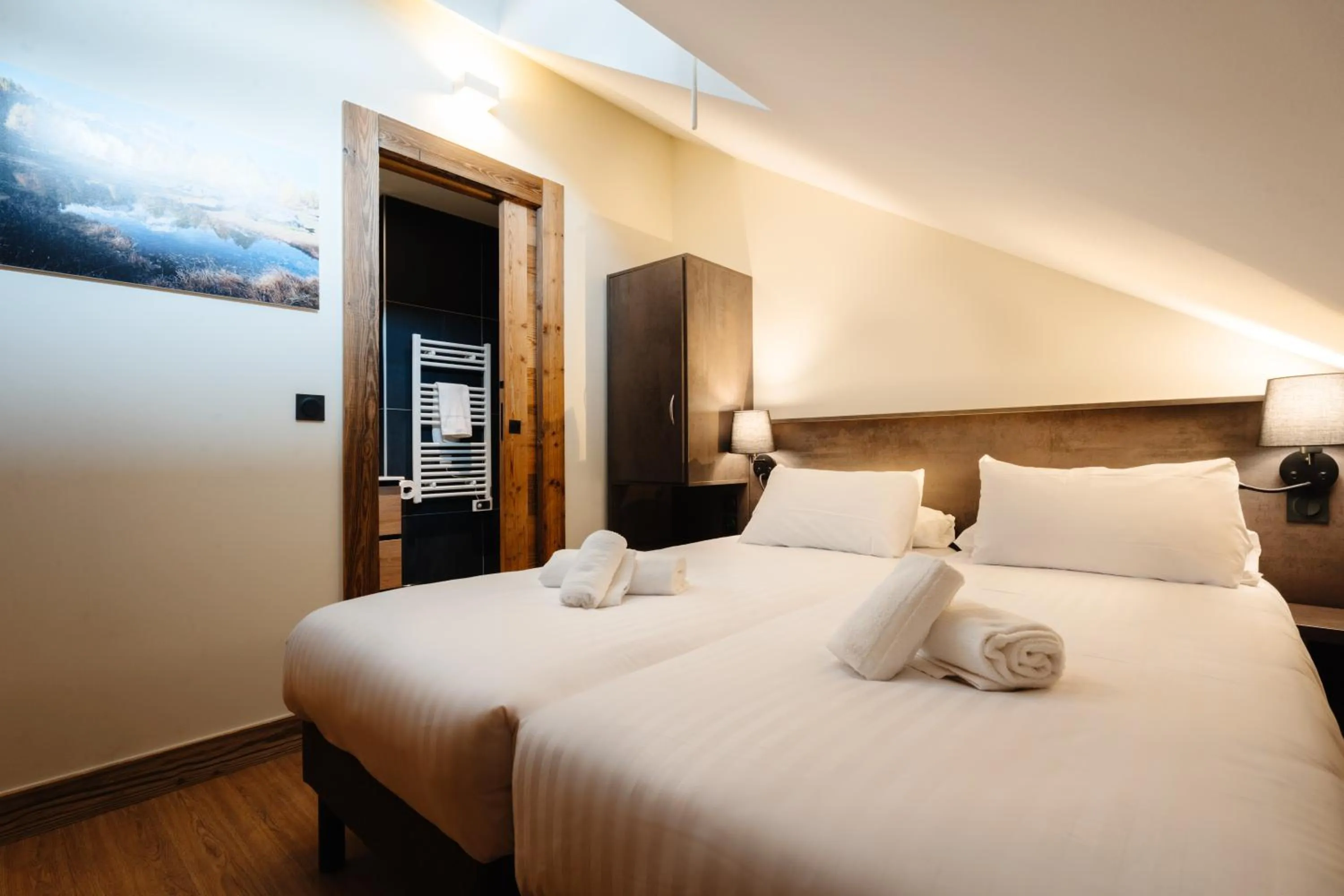 Photo of the whole room, Bed in Hostellerie du Petit Saint Bernard