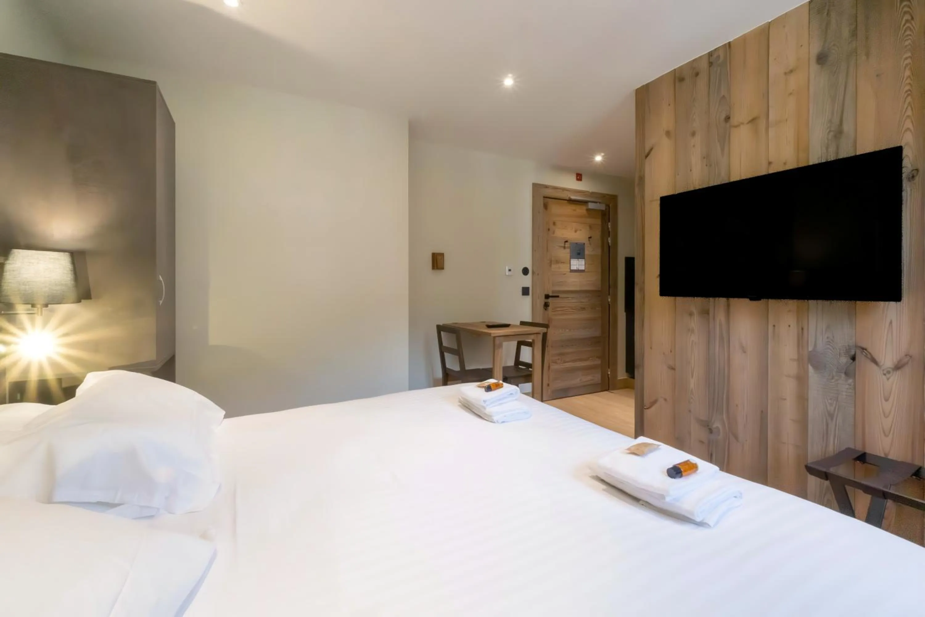 Photo of the whole room, Bed in Hostellerie du Petit Saint Bernard