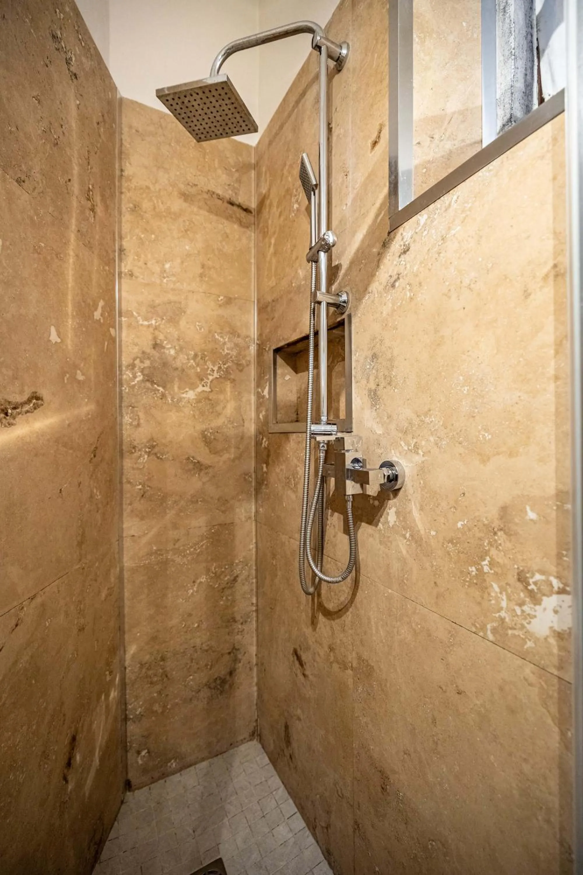 Shower in Roommo San Iacopino
