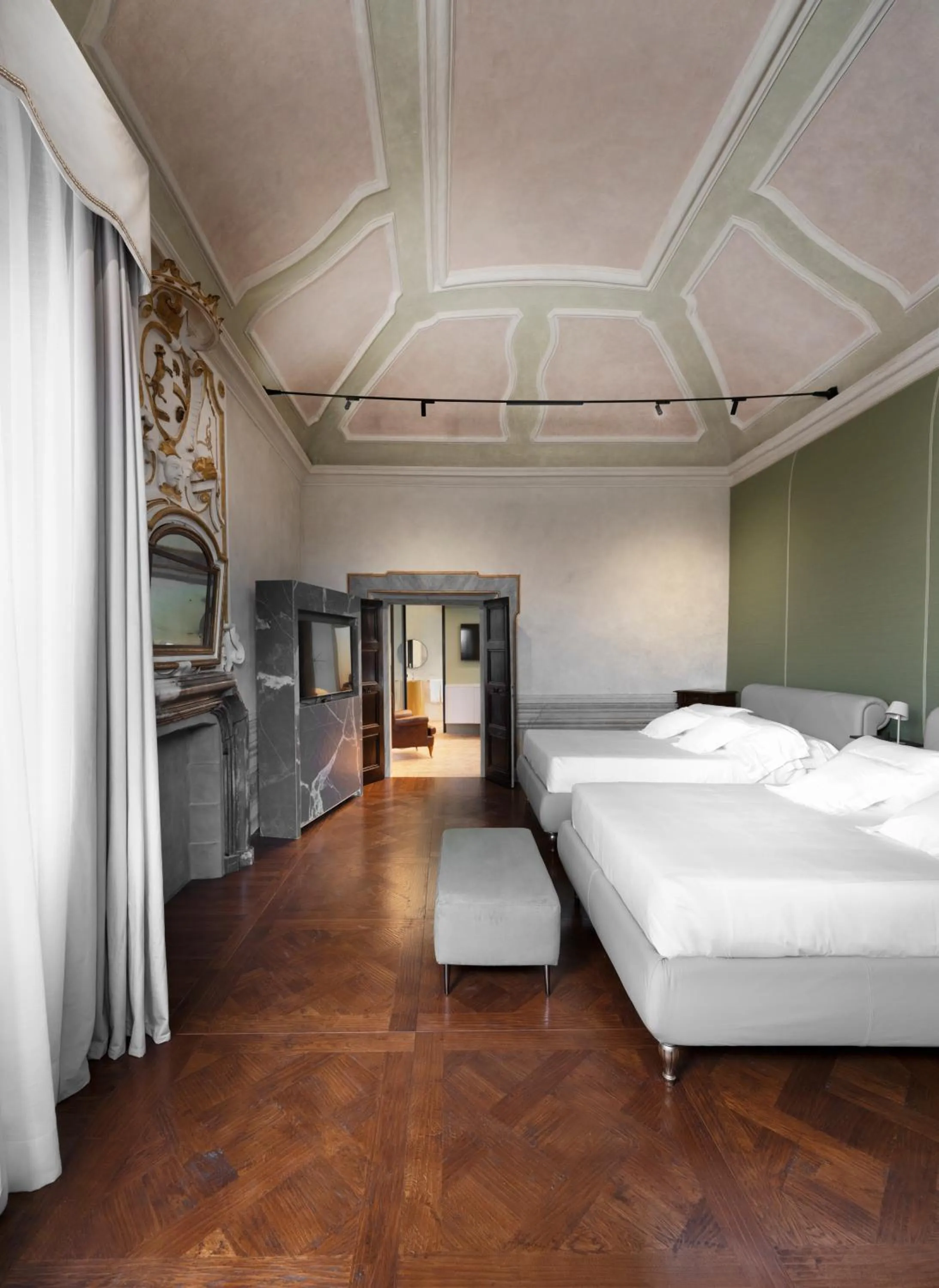 TV and multimedia, Bed in Palazzo Giusti Suites and Spa
