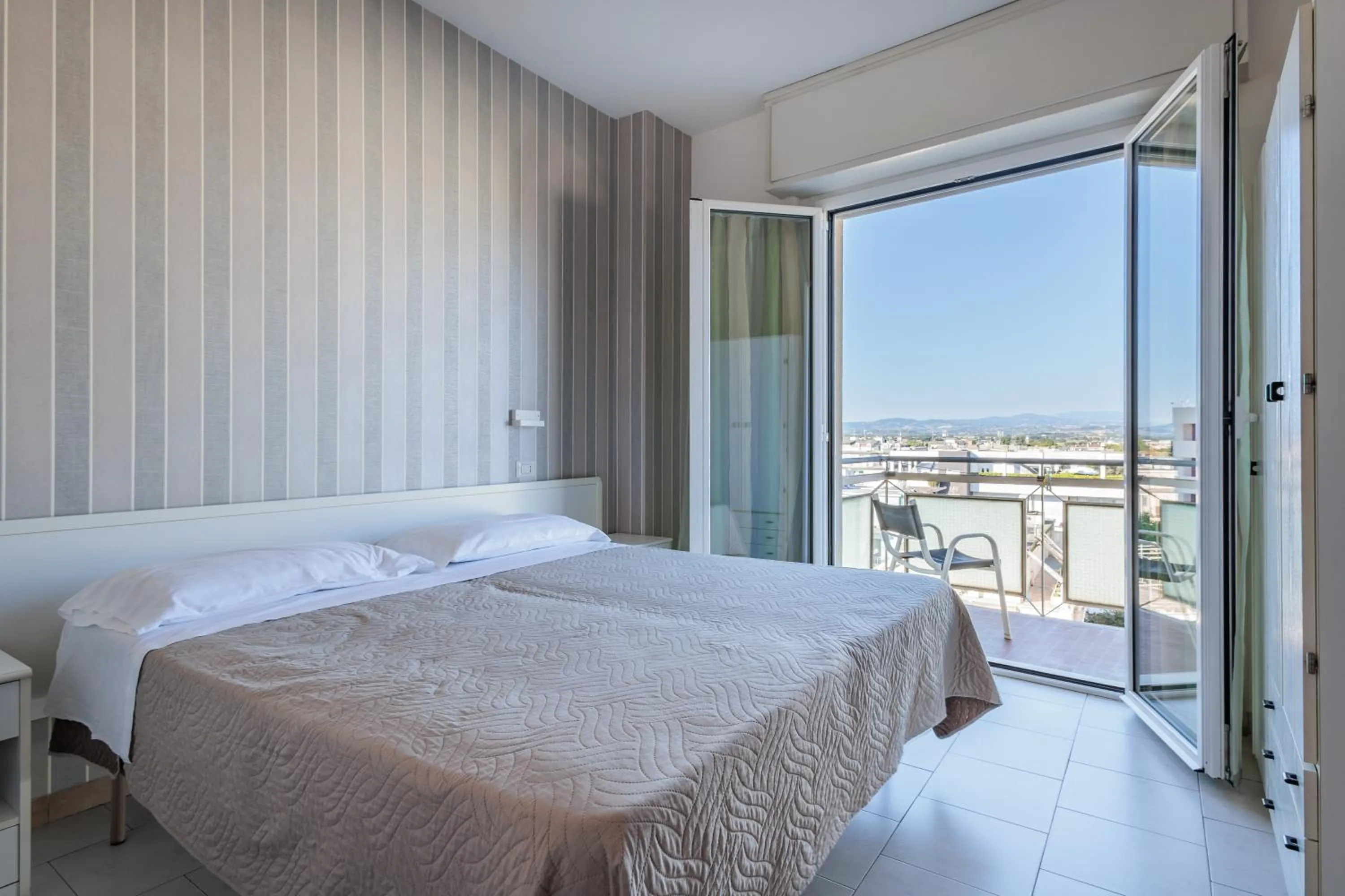 Bedroom, Bed in Hotel Centrale Miramare