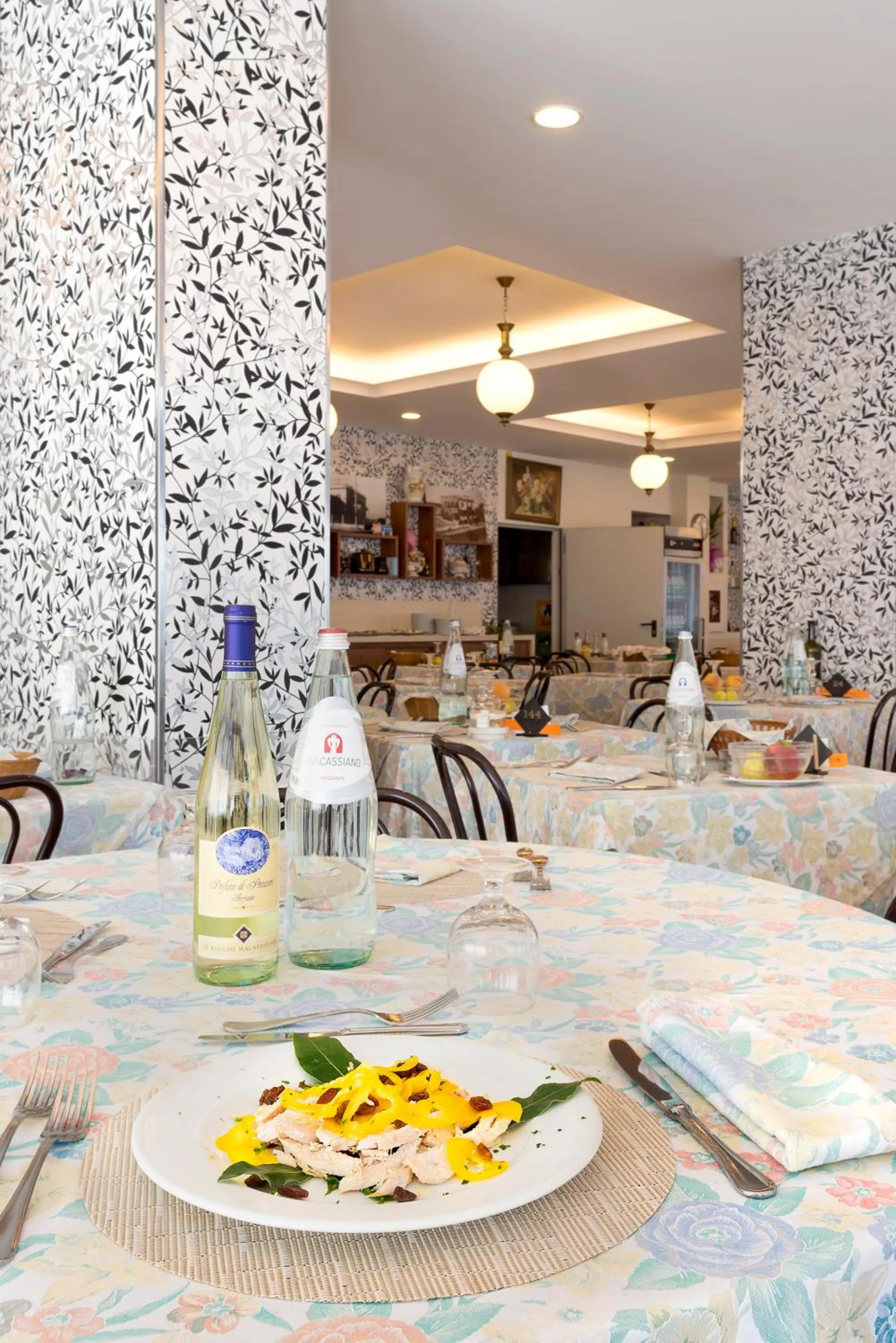 Restaurant/places to eat in Hotel Centrale Miramare