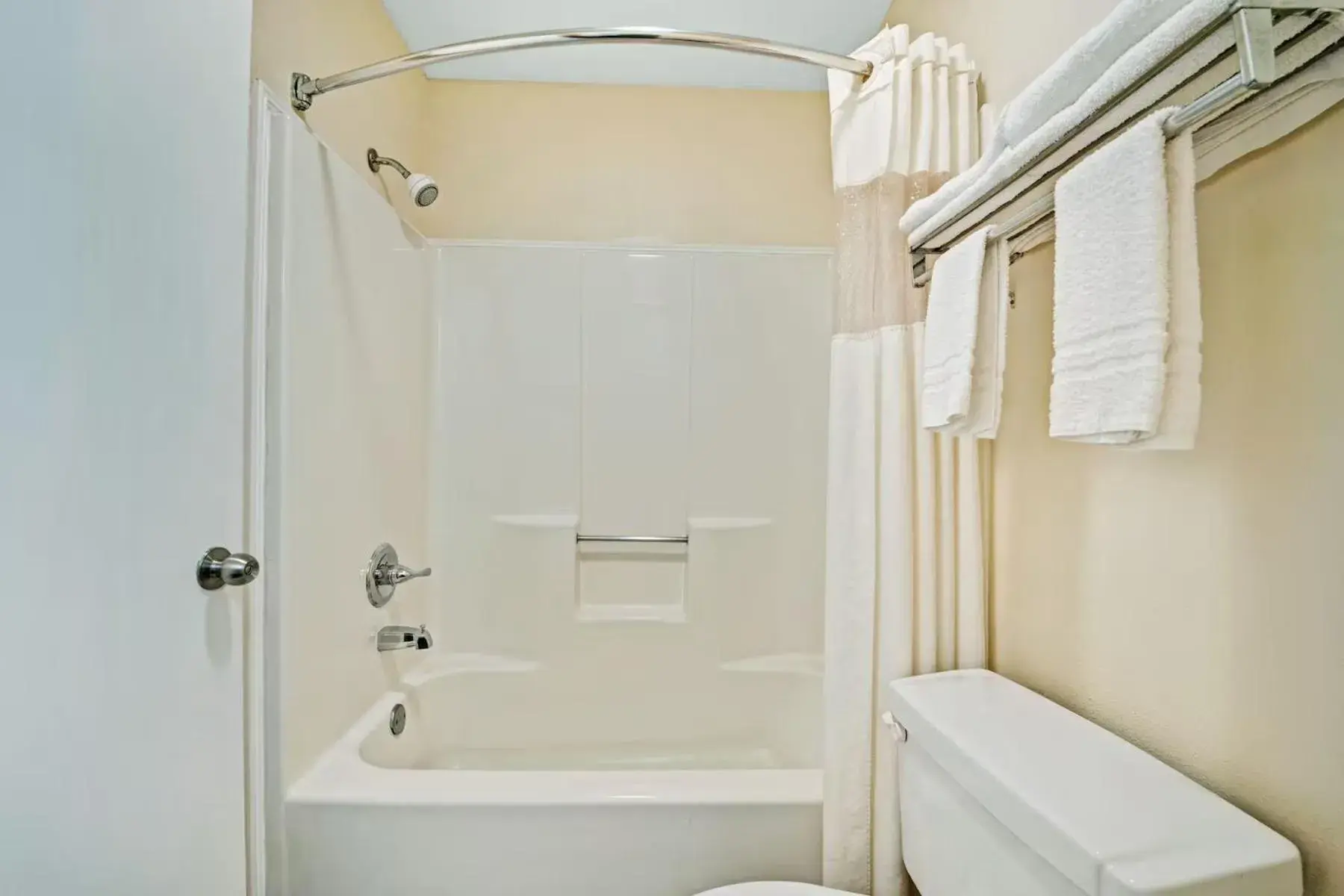 Shower, Bathroom in Days Inn by Wyndham Dallas South