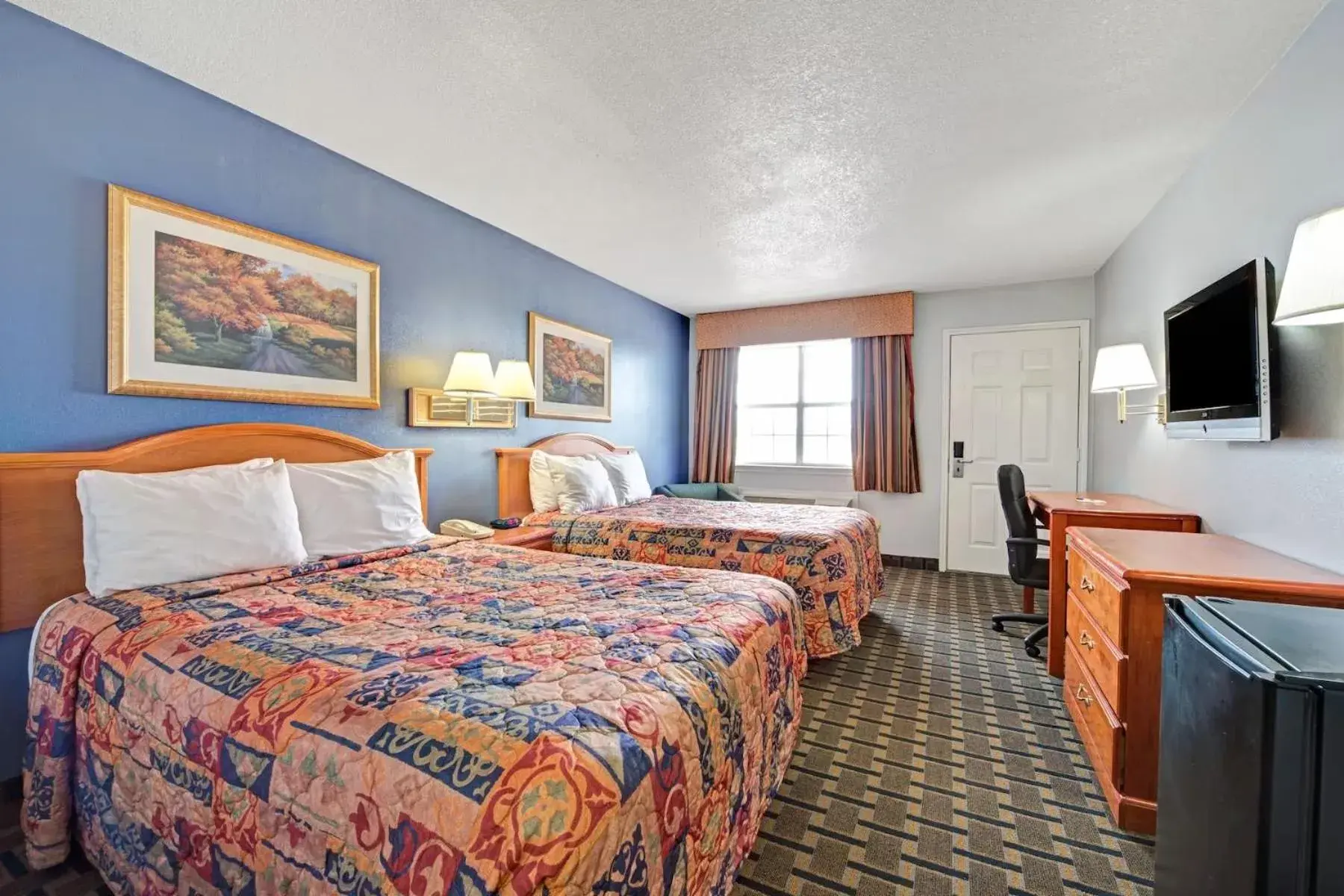 Bedroom, Bed in Days Inn by Wyndham Dallas South