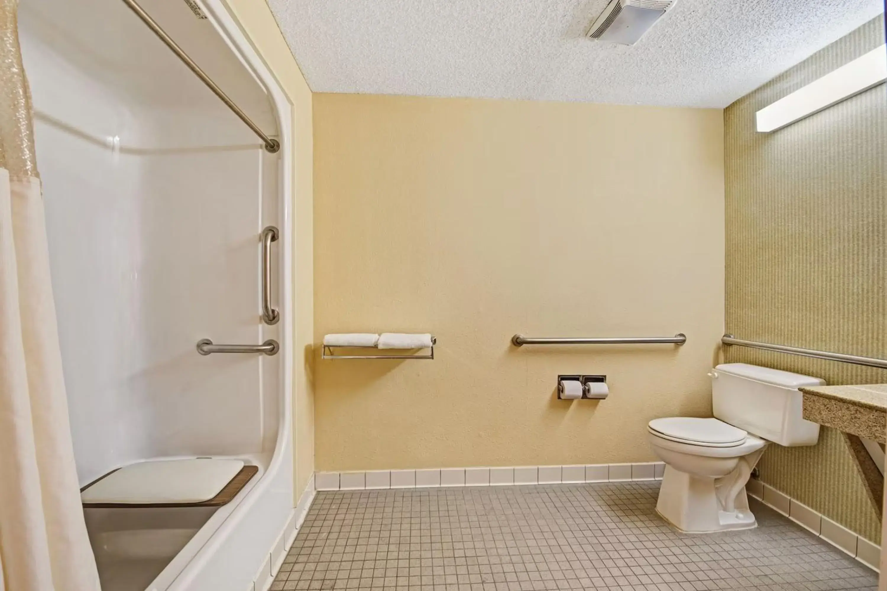 Bathroom in Days Inn by Wyndham Dallas South