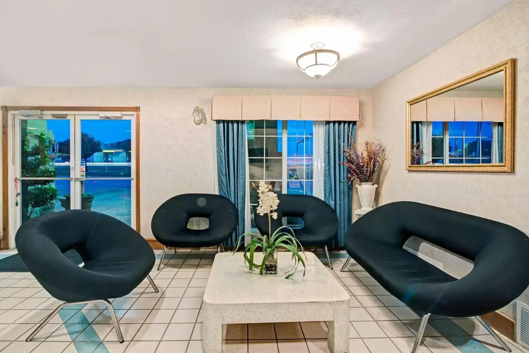 Property building, Seating Area in Days Inn by Wyndham Dallas South