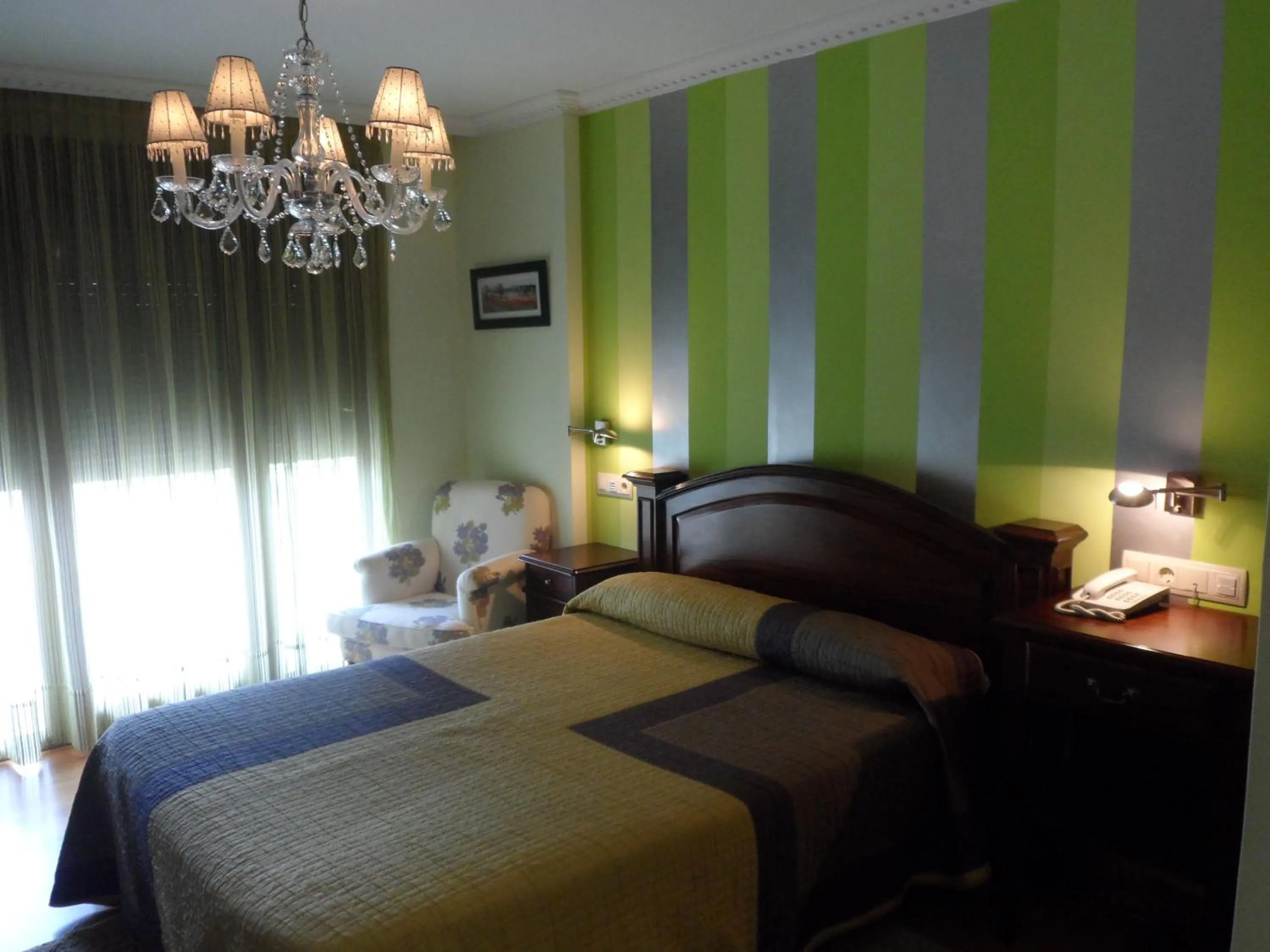 Photo of the whole room in Spa Rural Mies de Rubayo