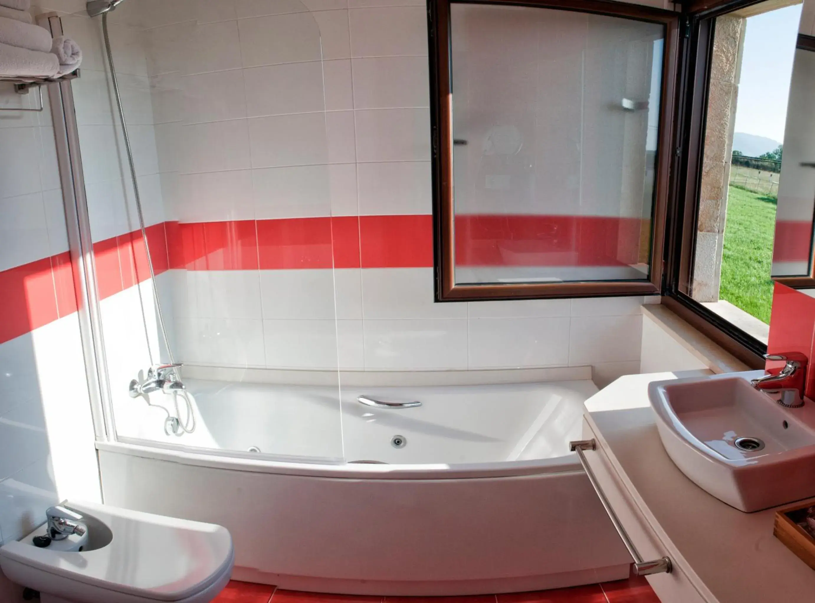 Bathroom in Spa Rural Mies de Rubayo Bathroom in Spa Rural Mies de Rubayo