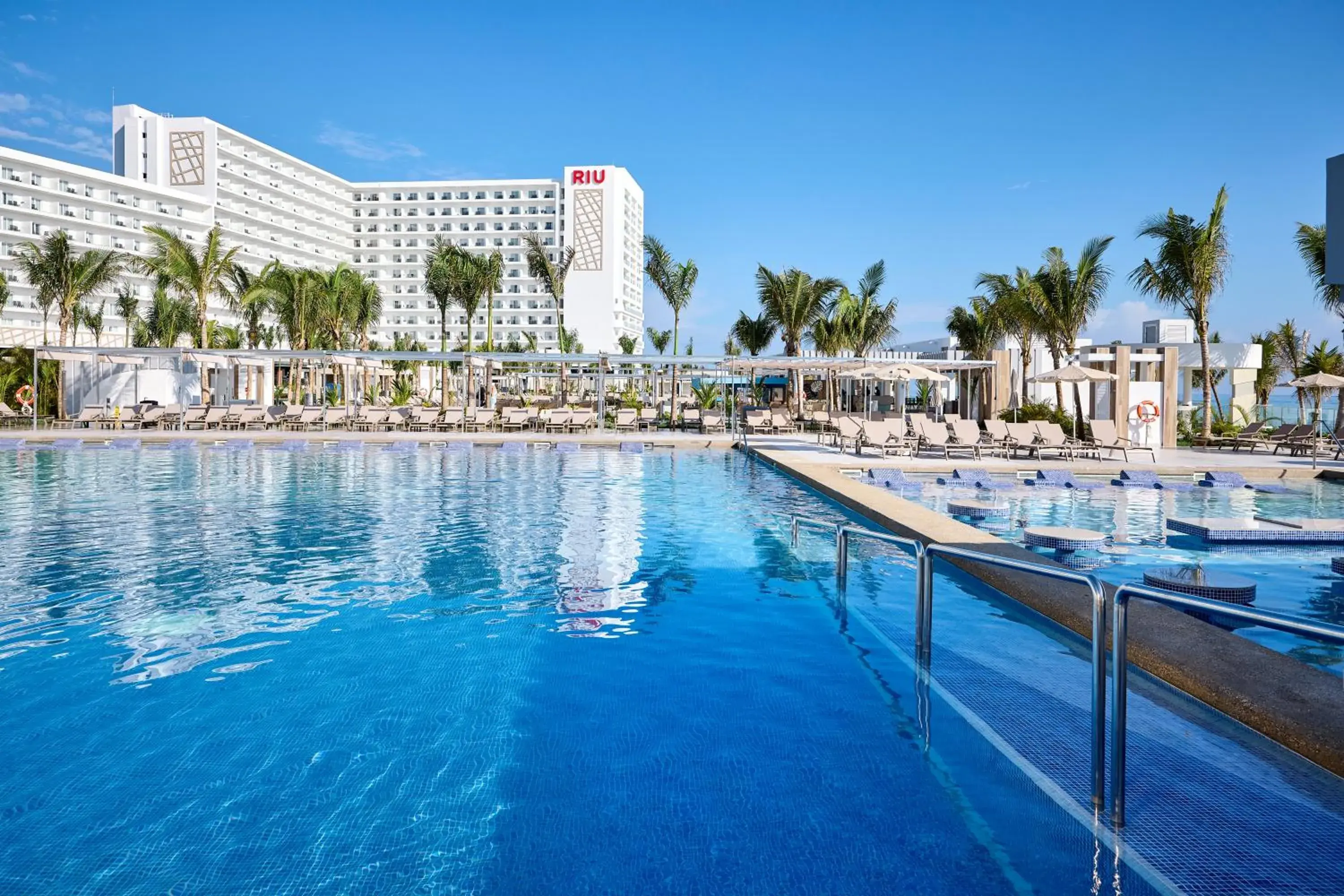Swimming pool in Riu Palace Aquarelle - All Inclusive Swimming pool in Riu Palace Aquarelle - All Inclusive