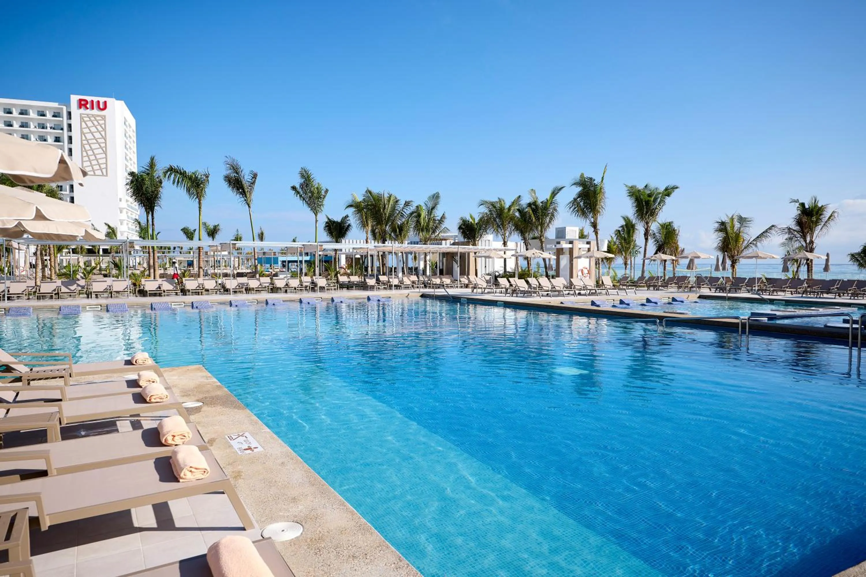 Swimming pool in Riu Palace Aquarelle - All Inclusive