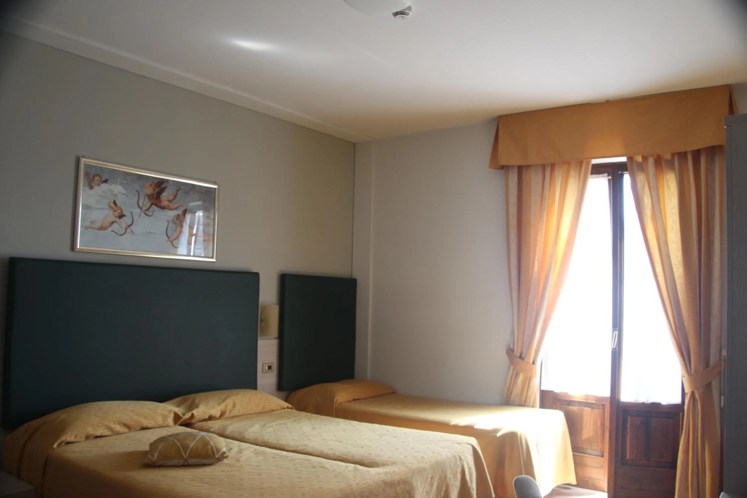 Bed in Albergo Sole