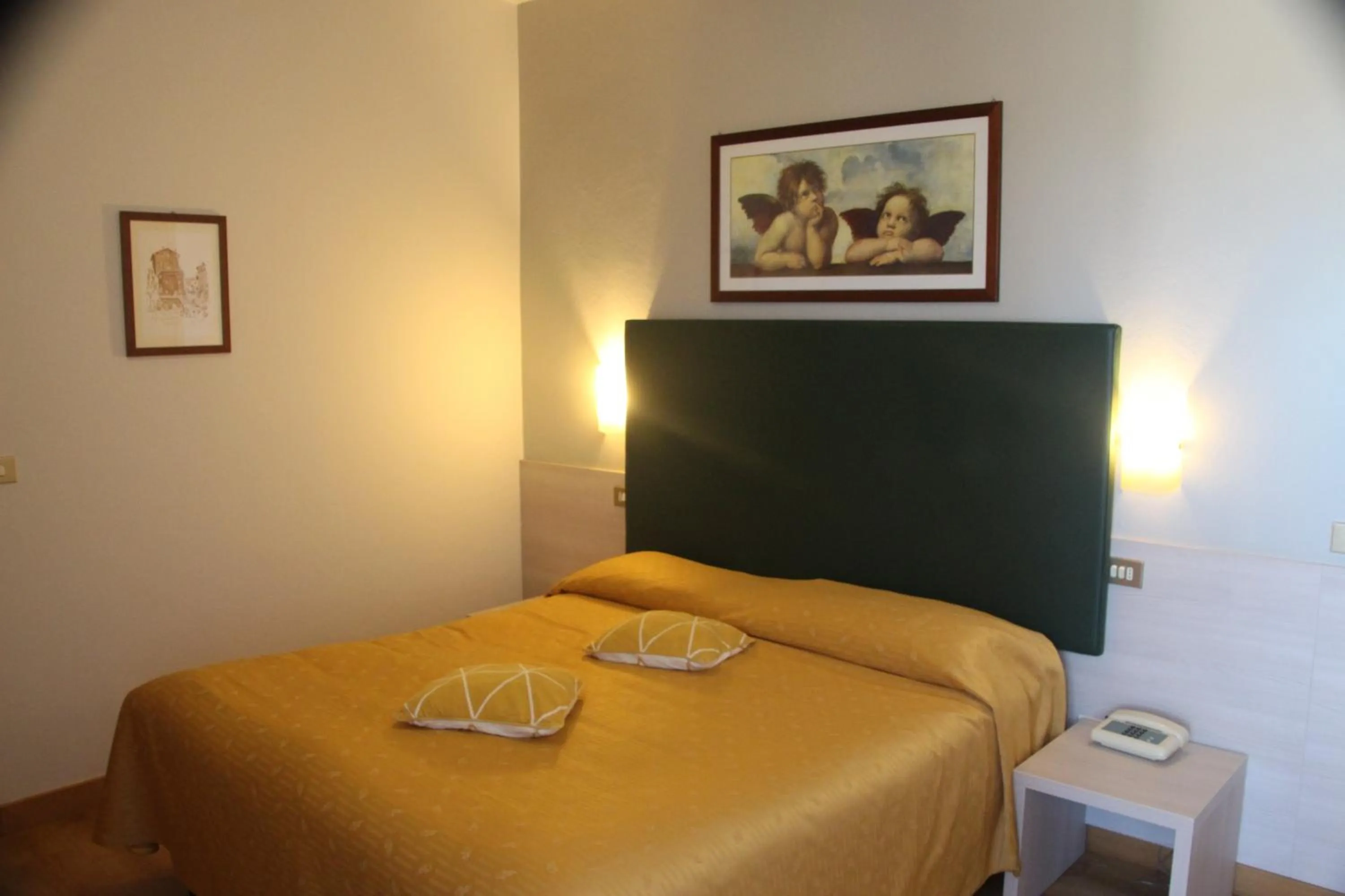 Bed in Albergo Sole