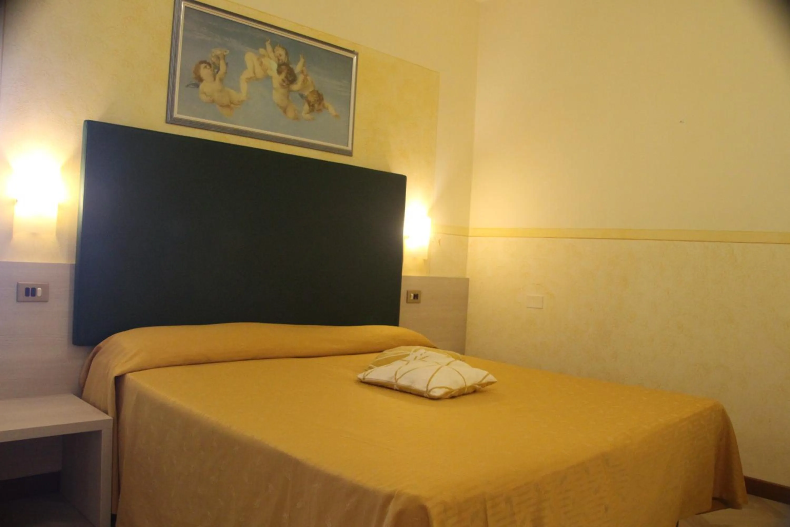 Bed in Albergo Sole