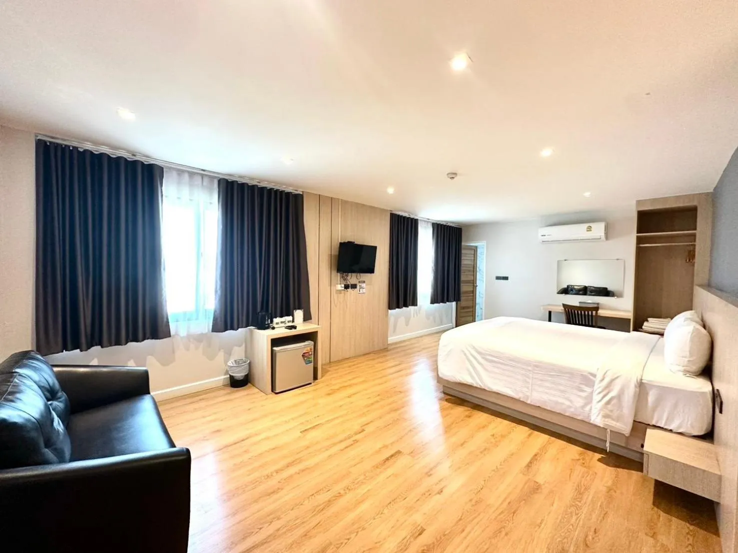 Bedroom, Bed in V1 boutique hotel