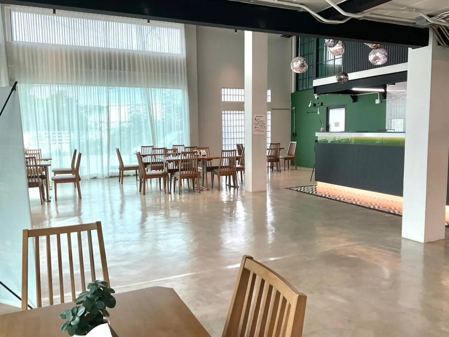 Restaurant/places to eat in V1 boutique hotel