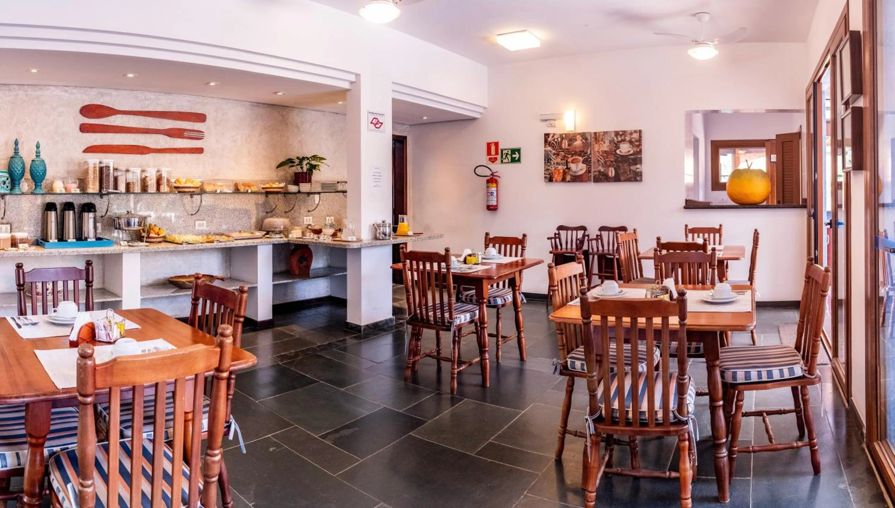 Restaurant/places to eat in Pousada NAAN Lázaro Ubatuba