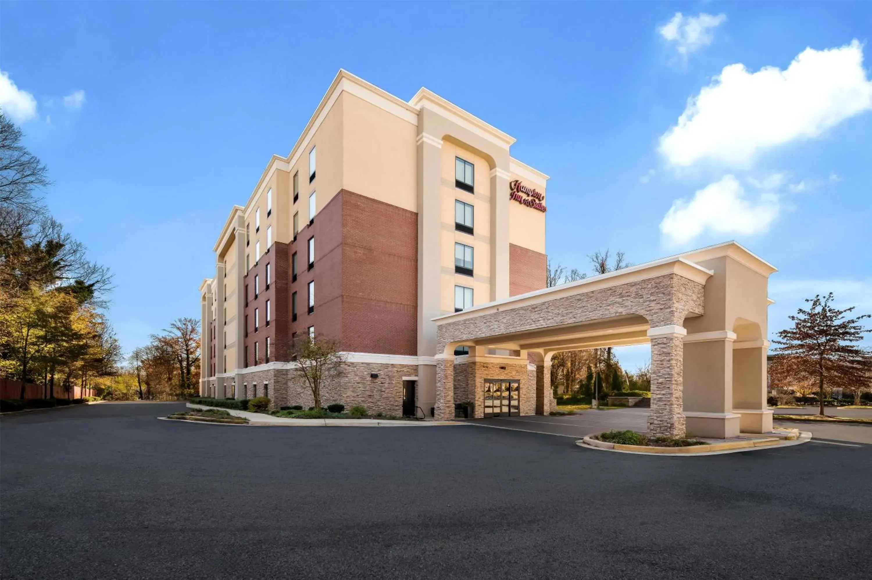 Property building in Hampton Inn and Suites Camp Springs Property building in Hampton Inn and Suites Camp Springs