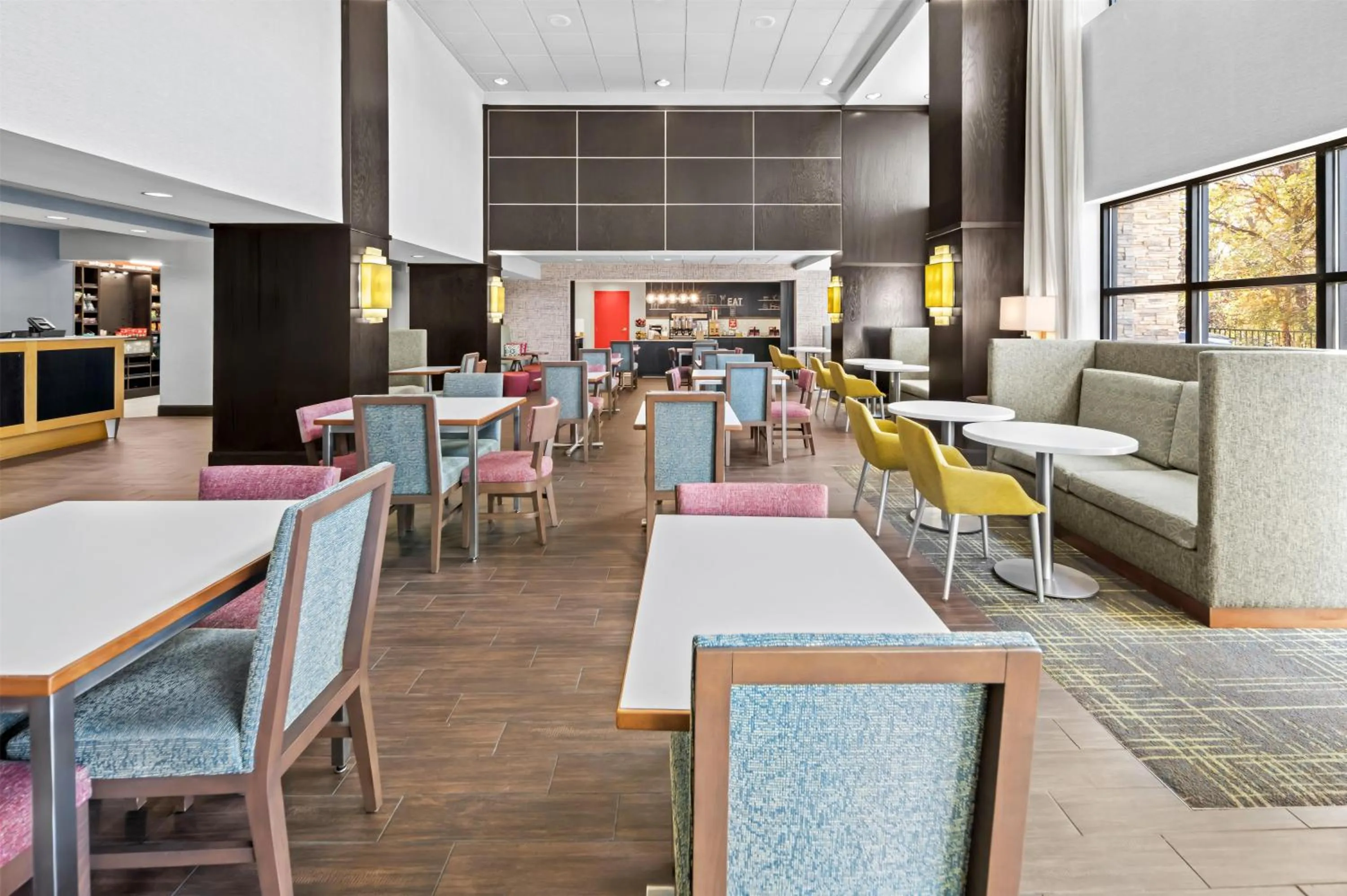 Breakfast in Hampton Inn and Suites Camp Springs