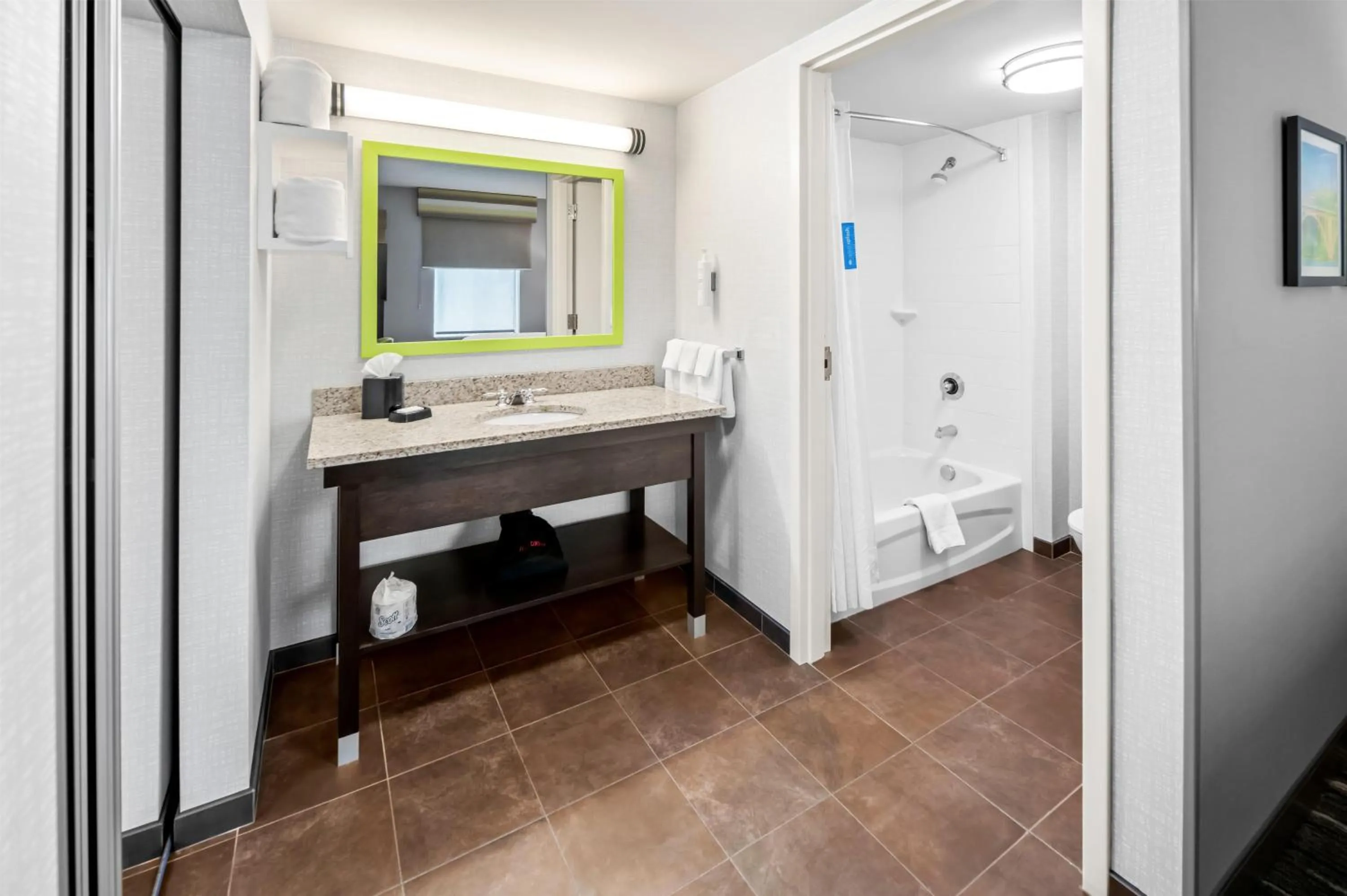 Bathroom in Hampton Inn and Suites Camp Springs