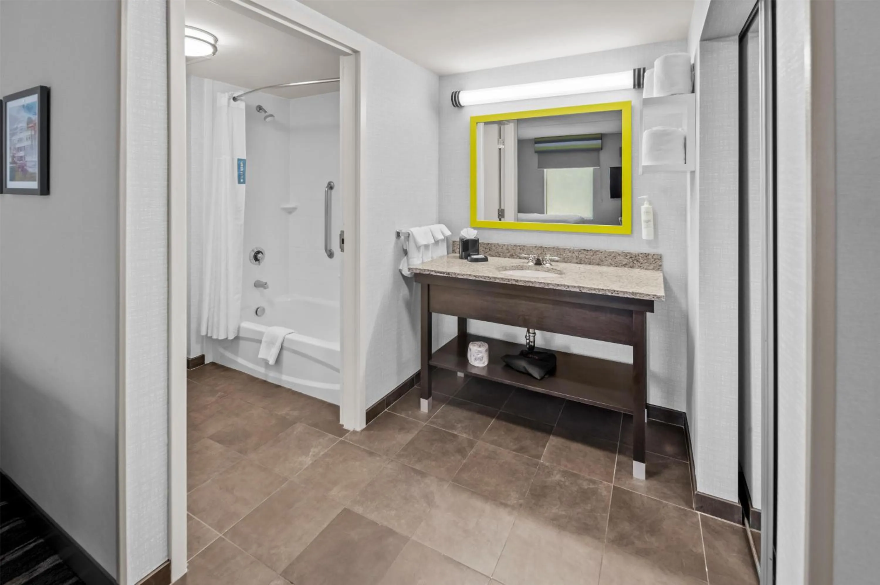 Bathroom in Hampton Inn and Suites Camp Springs