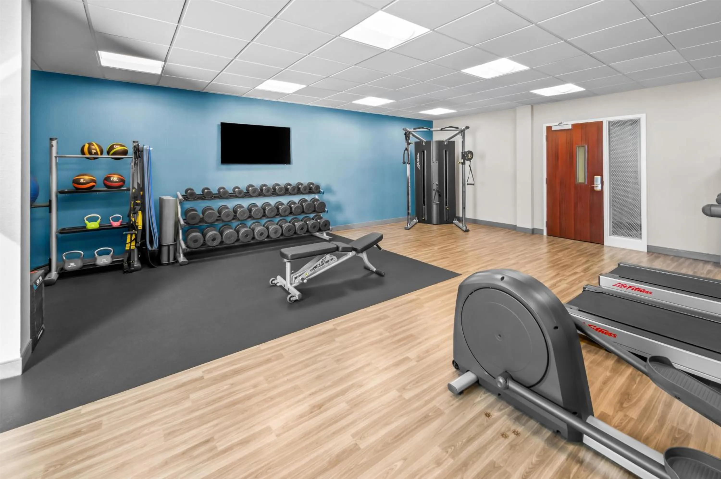 Fitness centre/facilities in Hampton Inn and Suites Camp Springs