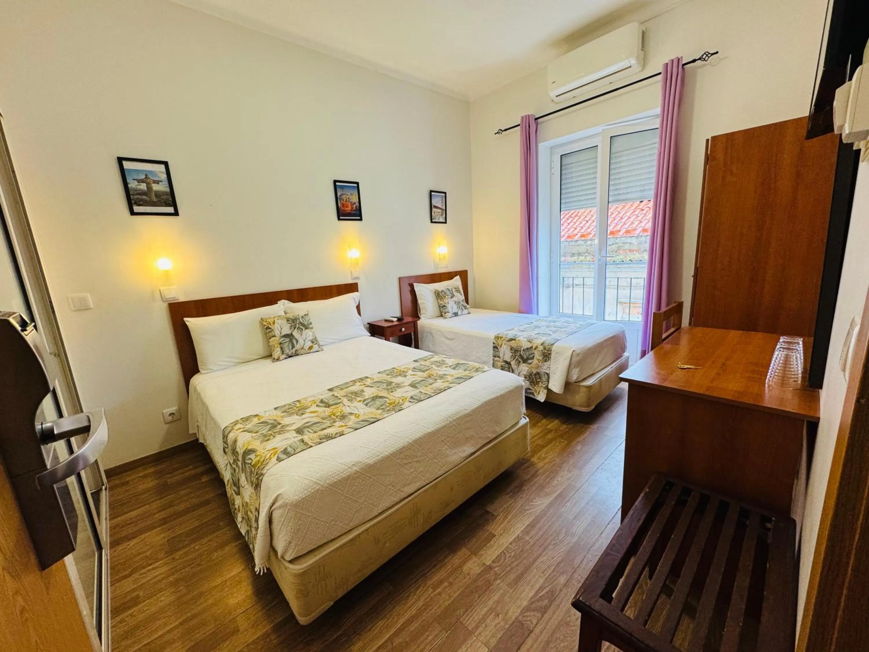 Bed in Residencial Camoes