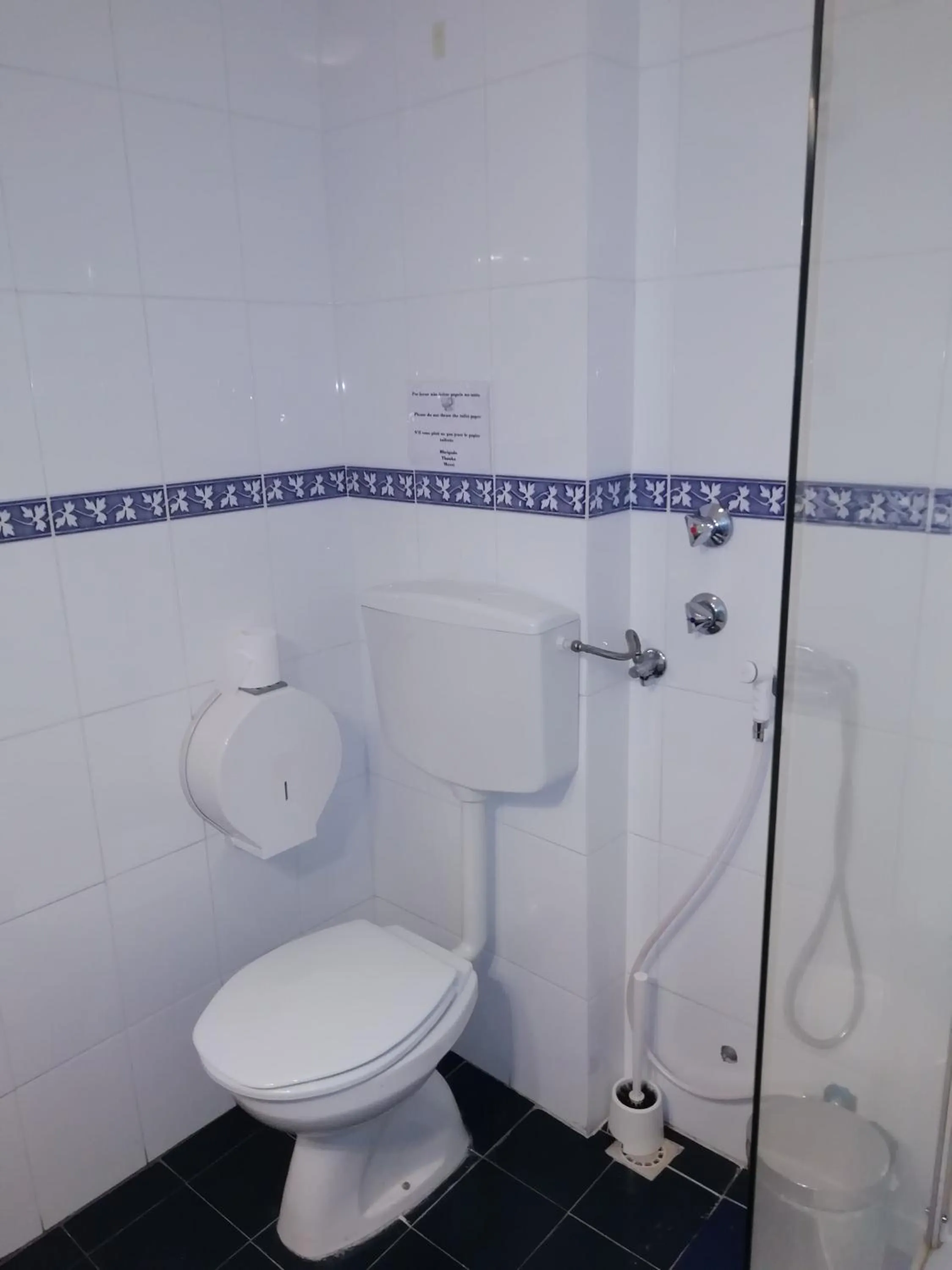 Toilet in Residencial Camoes