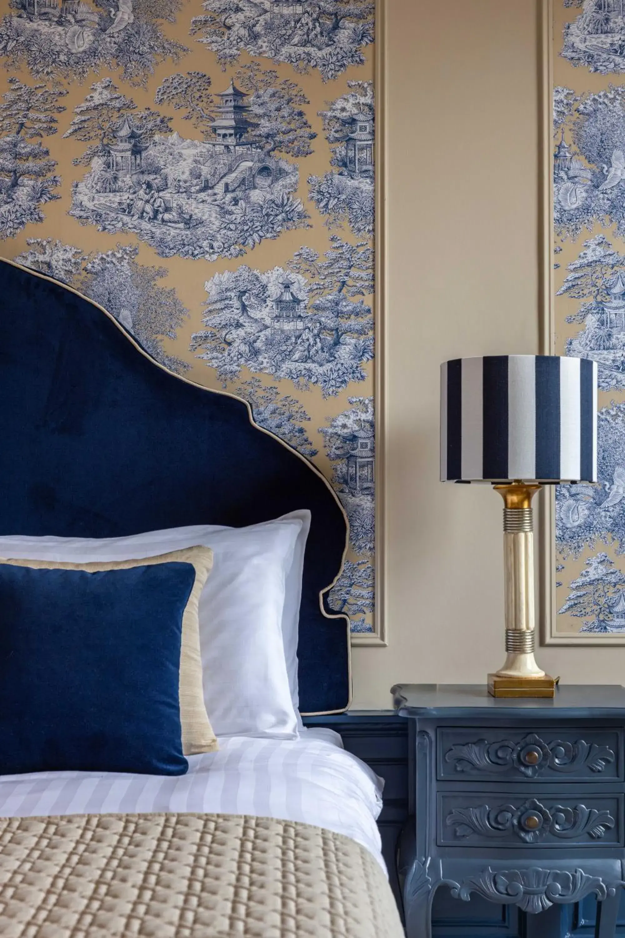 Bed in Eleven Stafford Street Townhouse Bed in Eleven Stafford Street Townhouse