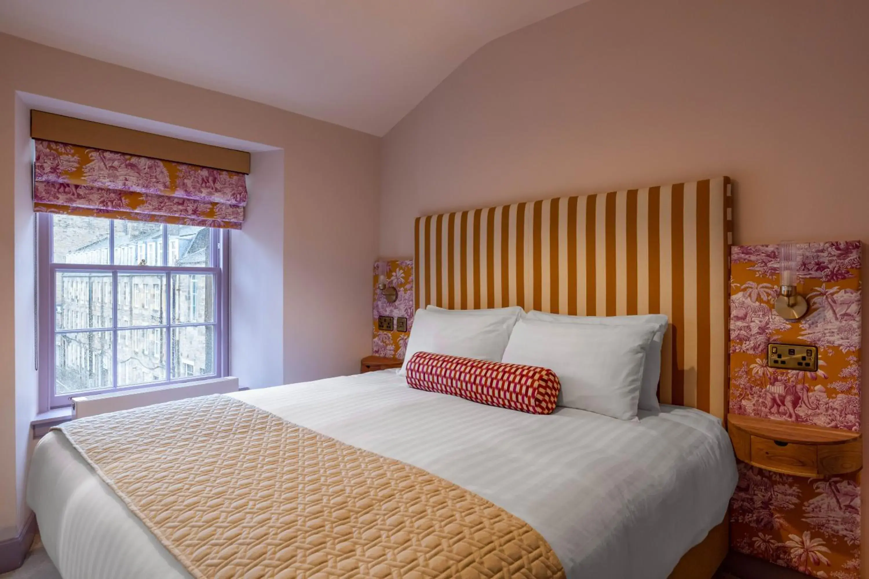 Bed in Eleven Stafford Street Townhouse Bed in Eleven Stafford Street Townhouse