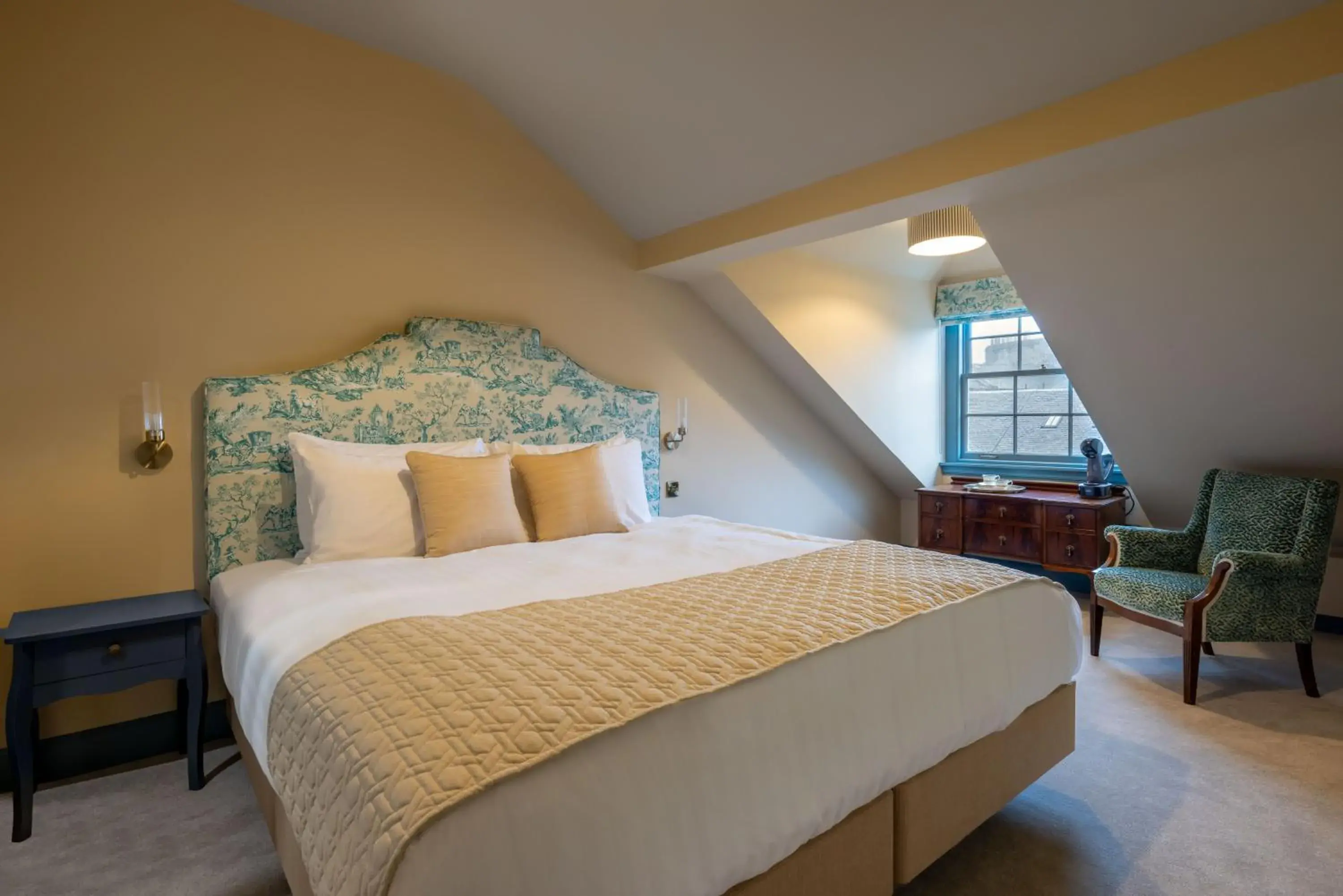 Bed in Eleven Stafford Street Townhouse Bed in Eleven Stafford Street Townhouse