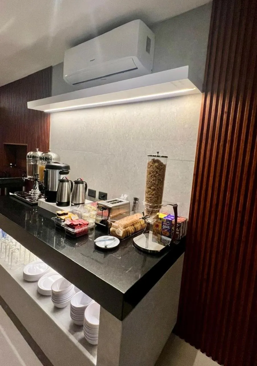 Restaurant/places to eat in Hotel Myst.