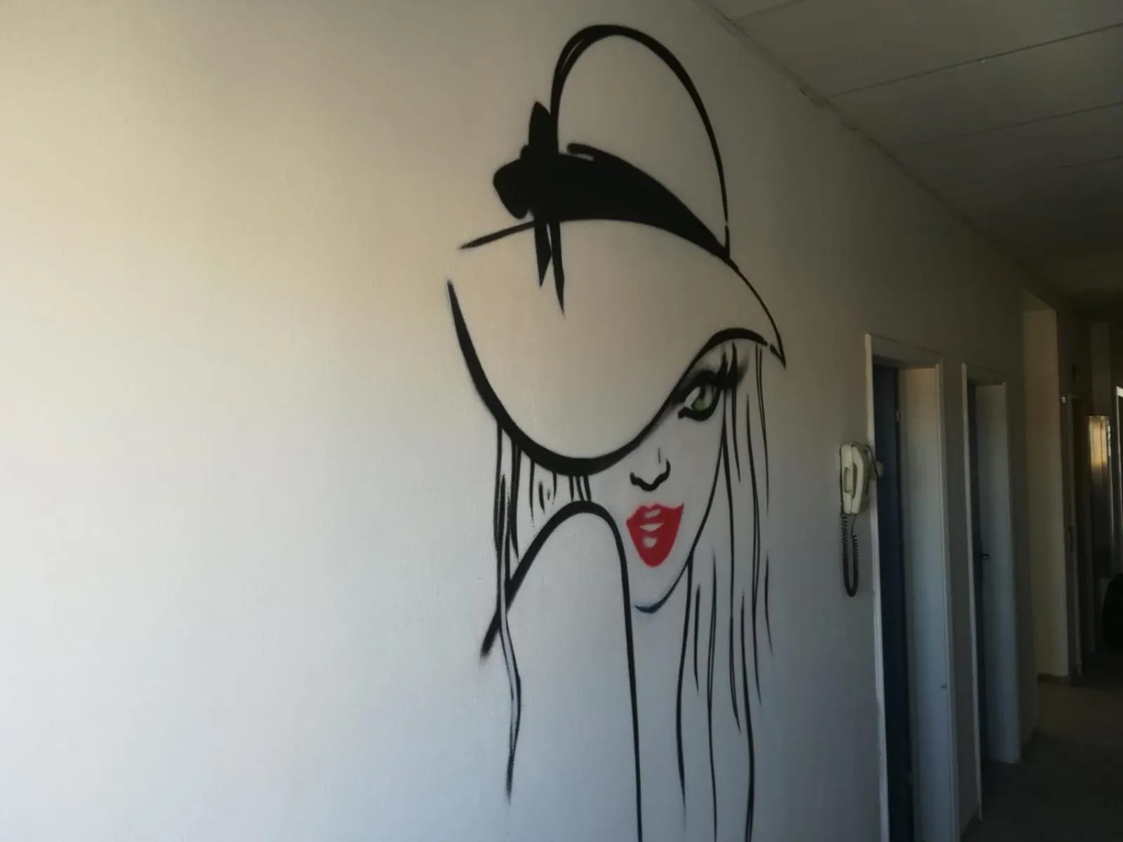 Decorative detail in Kristalex Pet Family Hotel