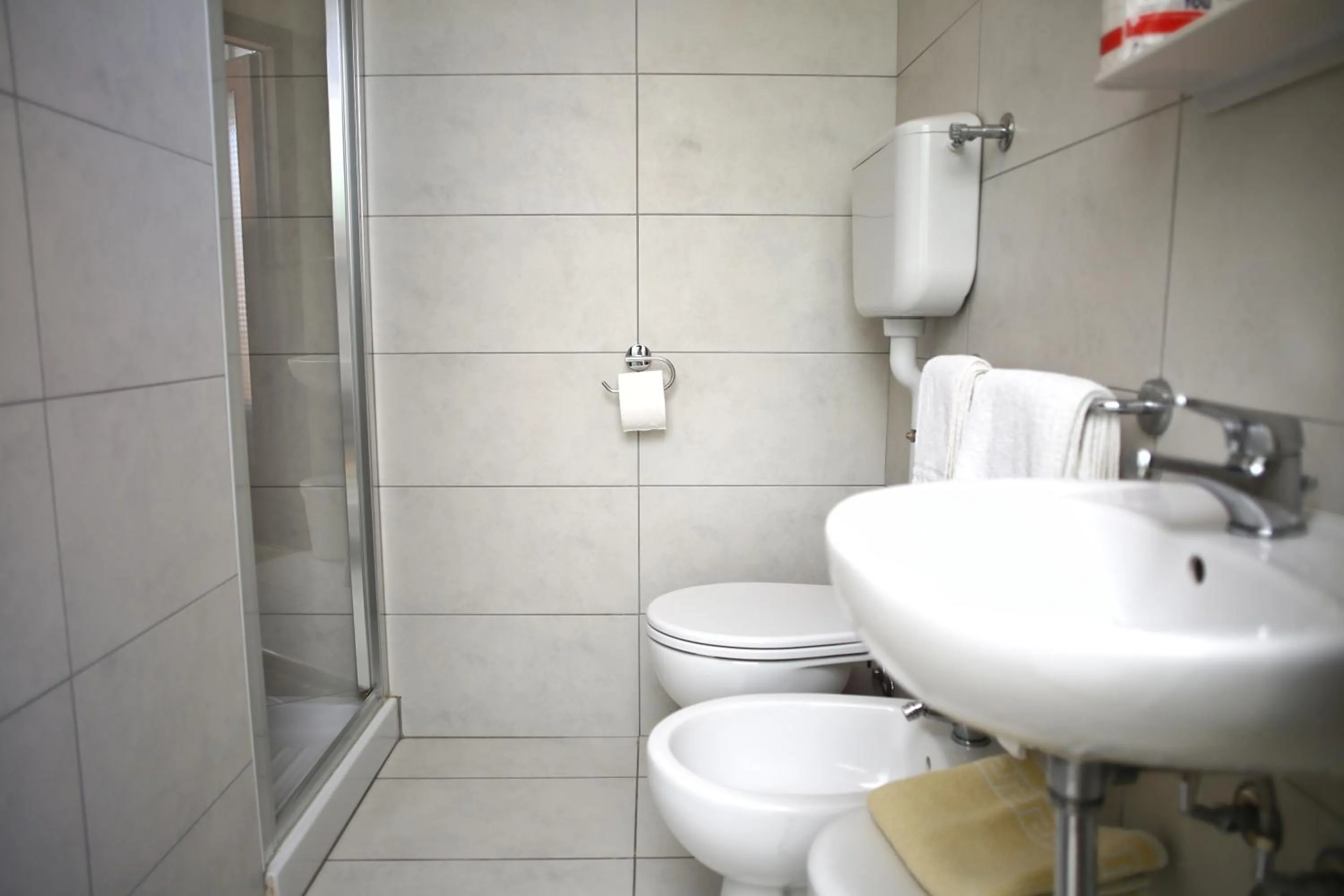 Shower in Kristalex Pet Family Hotel